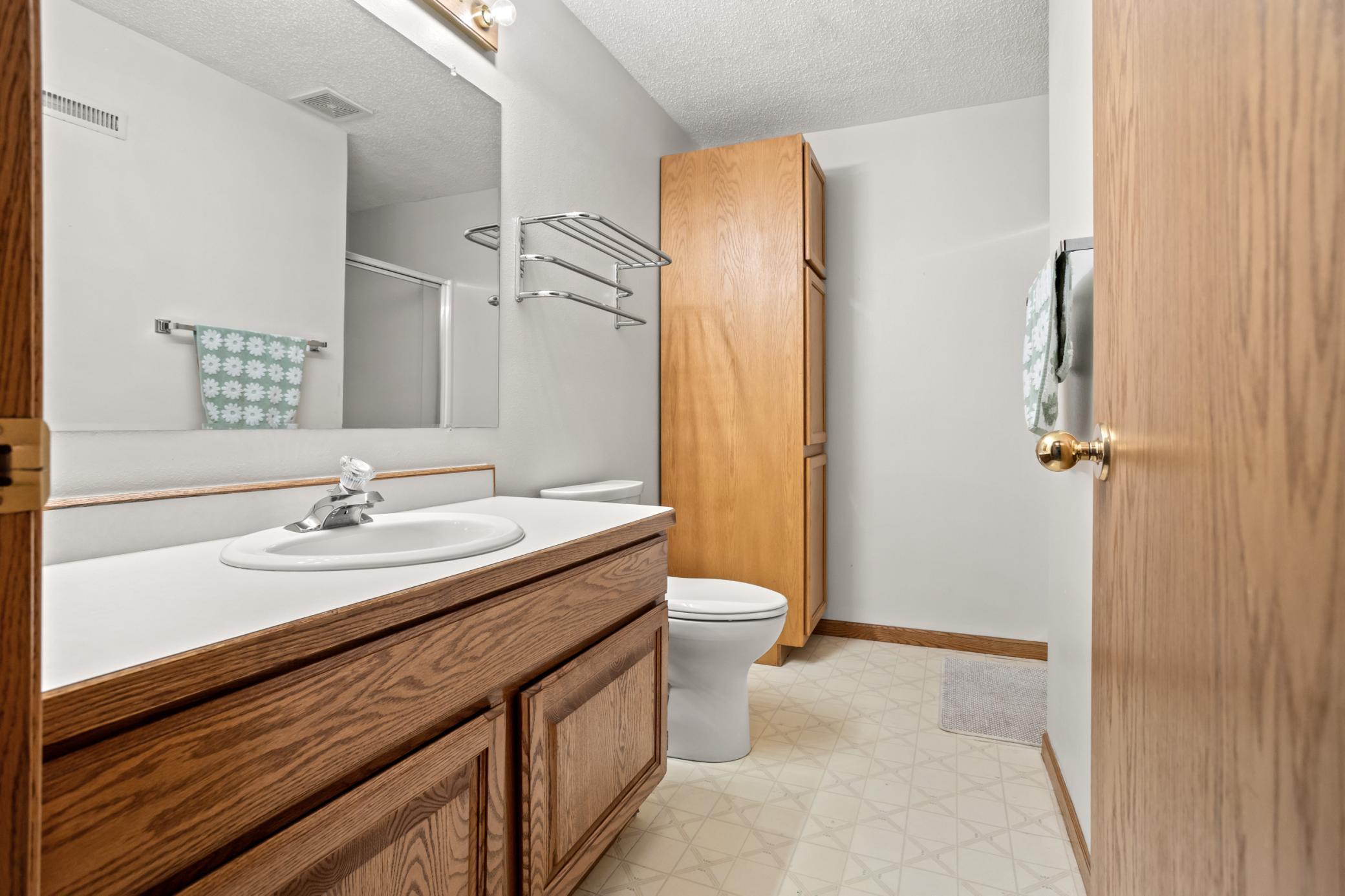 1994 townhouse for sale at 3303 30th Avenue S in Fargo, ND — 4 bed, 3 bath (photo 34 of 42)