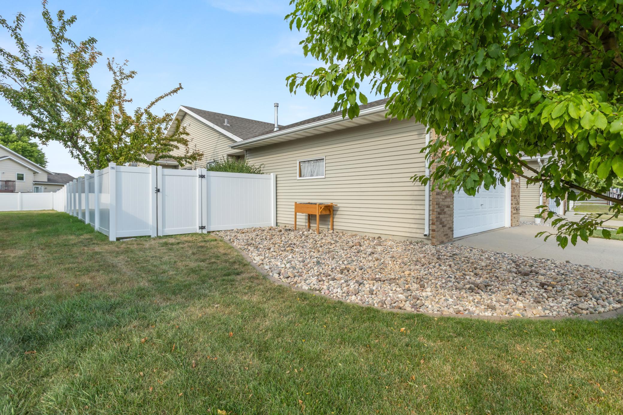 1994 townhouse for sale at 3303 30th Avenue S in Fargo, ND — 4 bed, 3 bath (photo 41 of 42)