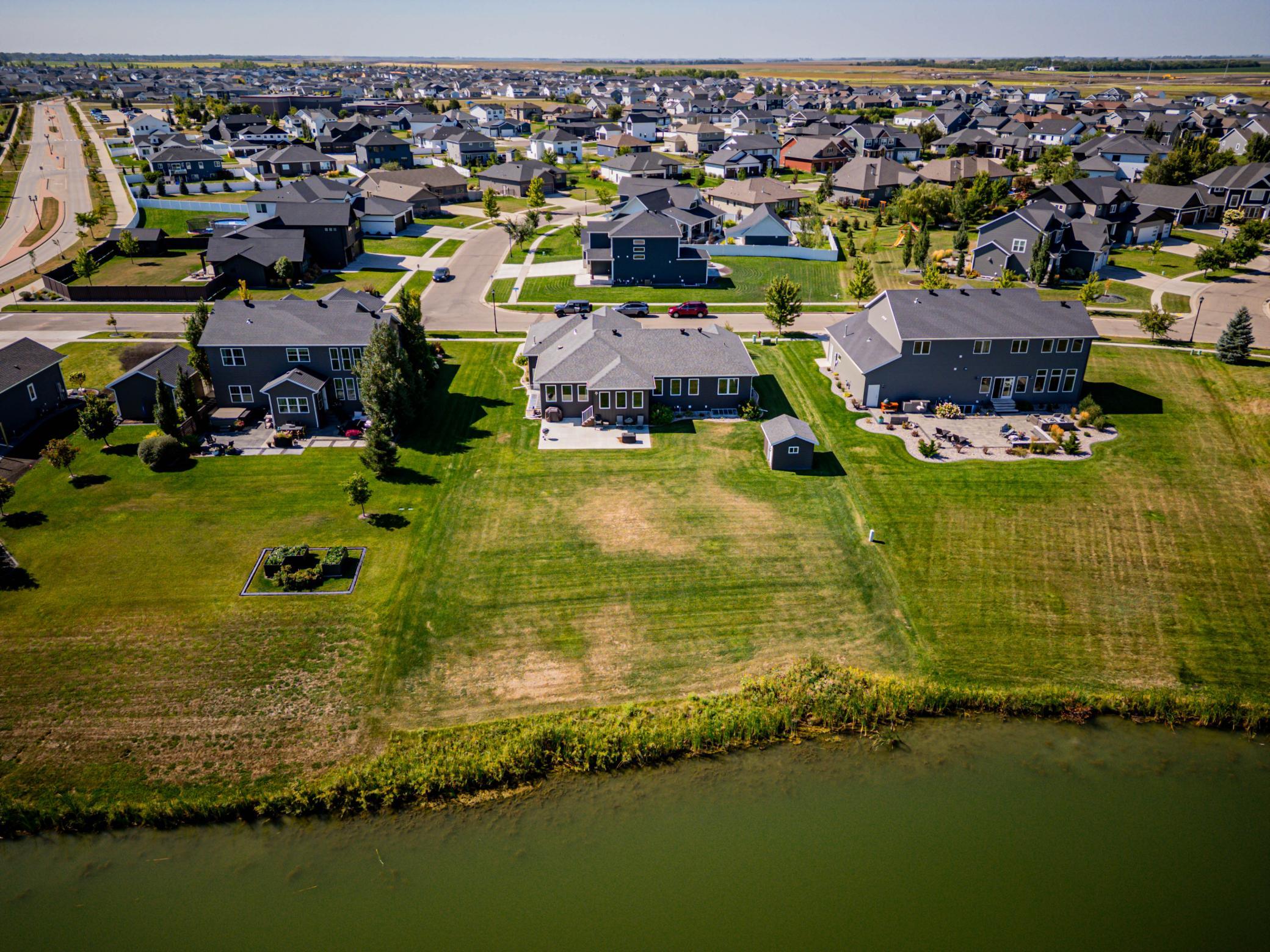 2021 single family home for sale at 1023 Mulberry Lane in West Fargo, ND — 6 bed, 3 bath (photo 5 of 63)