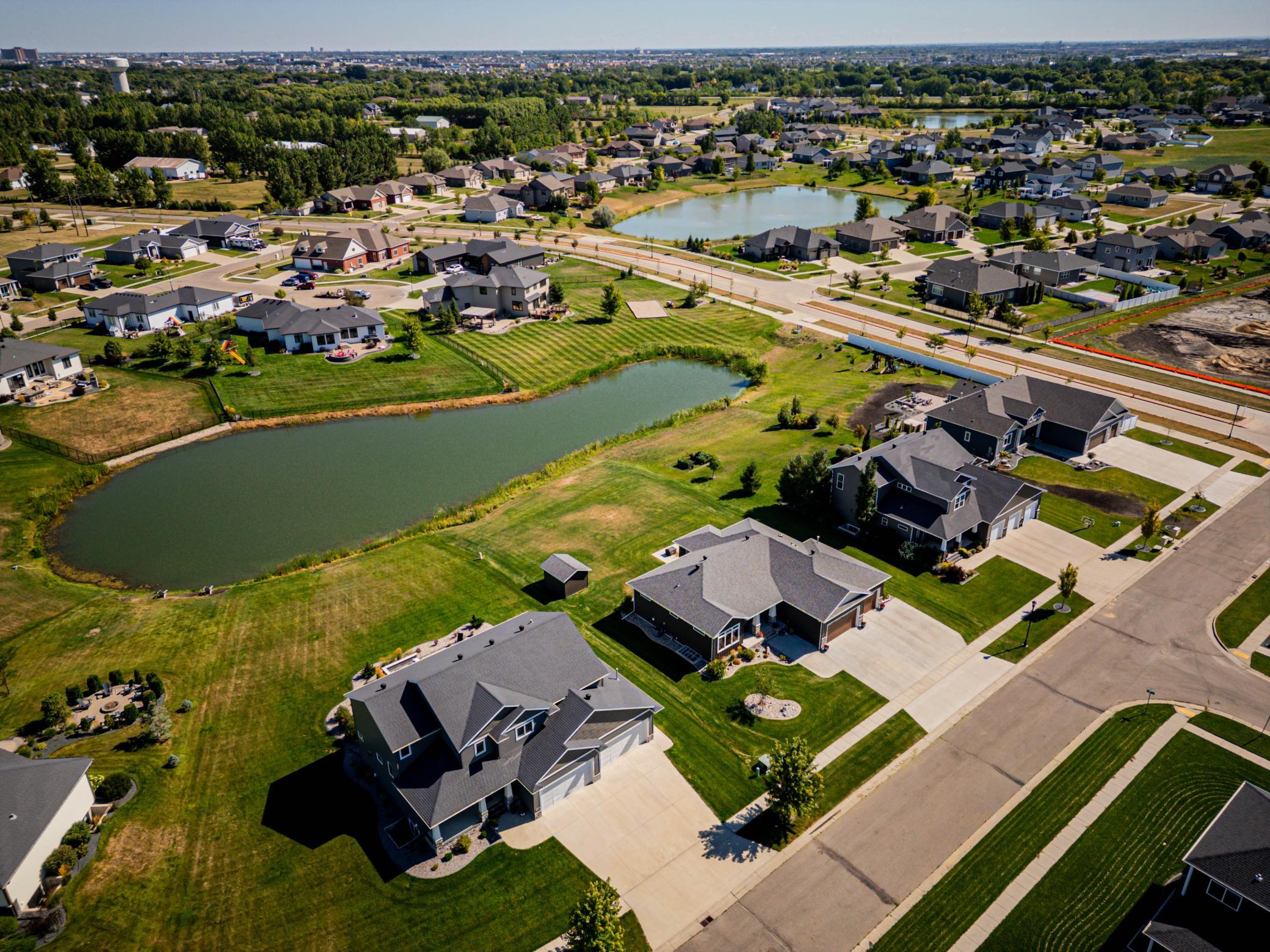 2021 single family home for sale at 1023 Mulberry Lane in West Fargo, ND — 6 bed, 3 bath (photo 6 of 63)
