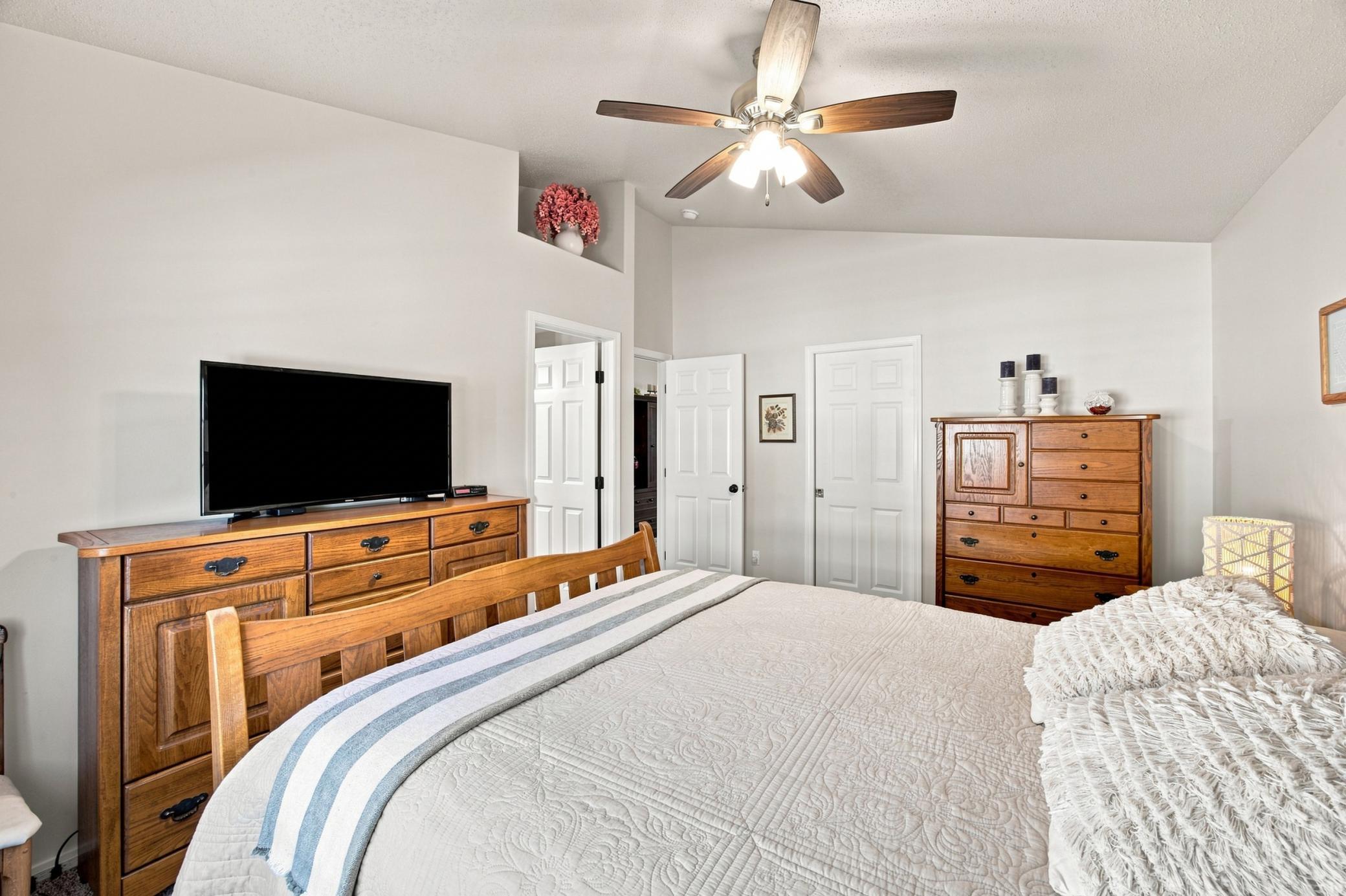 2007 twin home for sale at 1540 19th Avenue E in West Fargo, ND — 3 bed, 3 bath (photo 13 of 35)