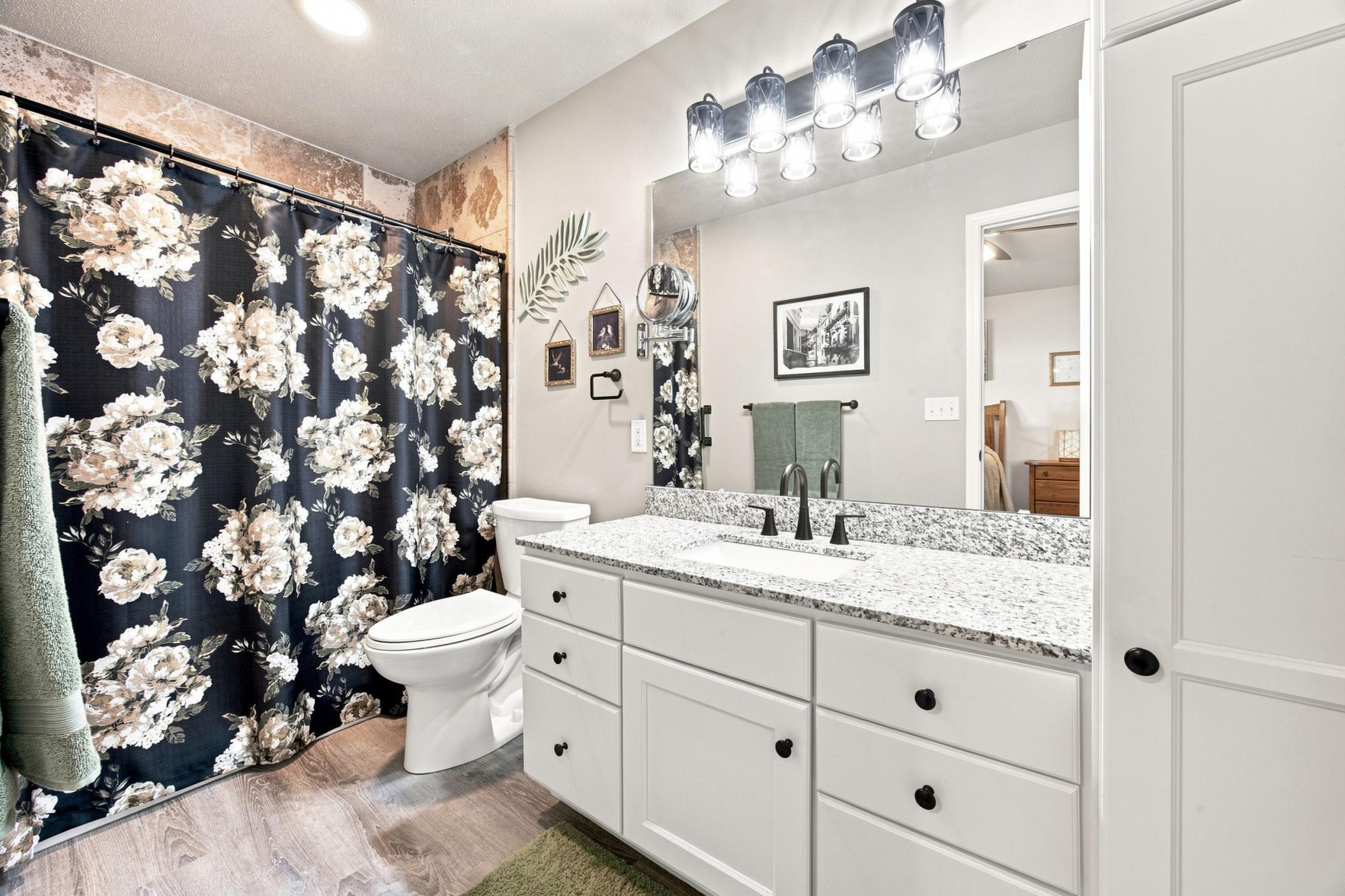 2007 twin home for sale at 1540 19th Avenue E in West Fargo, ND — 3 bed, 3 bath (photo 14 of 35)