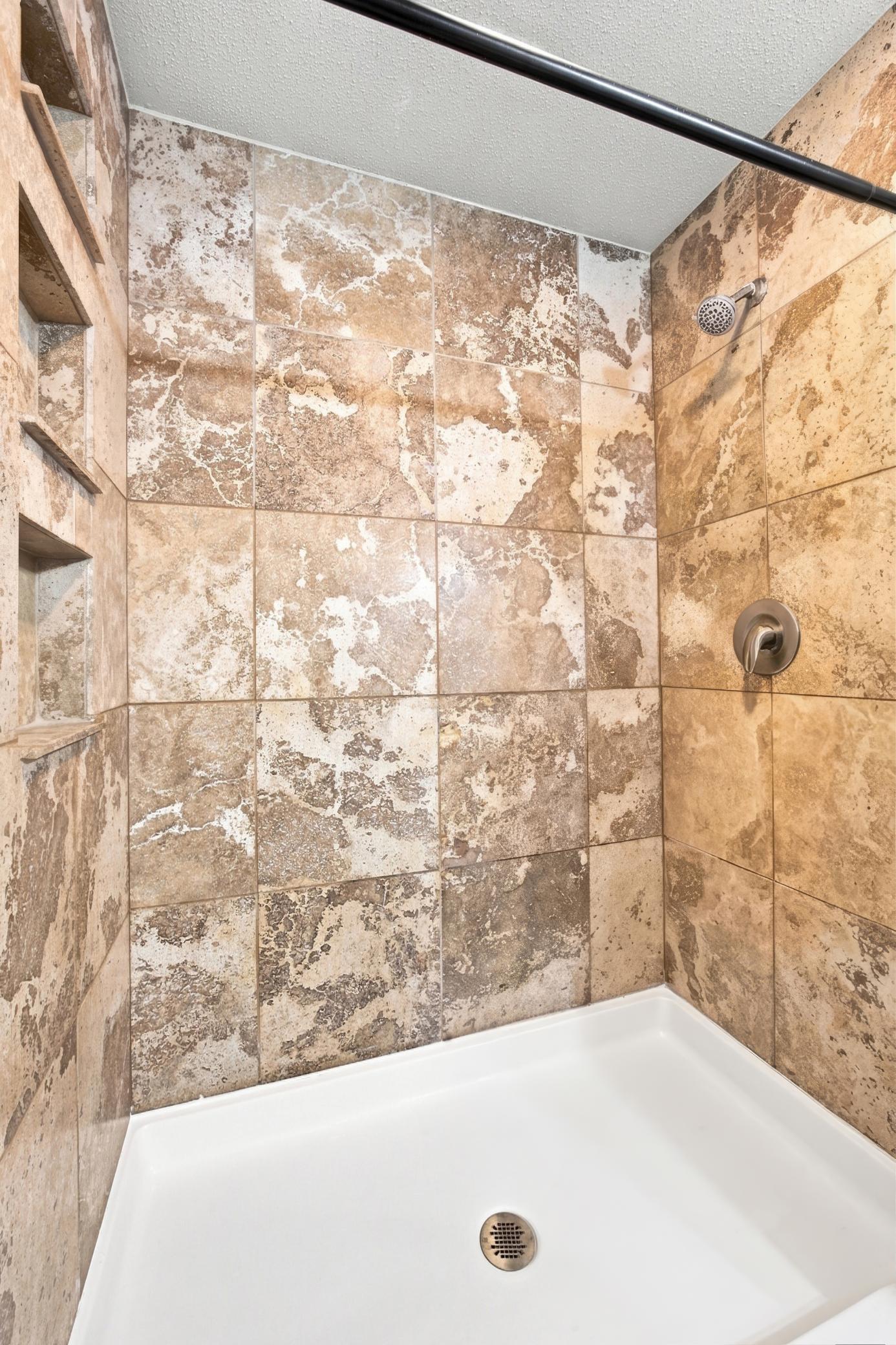 2007 twin home for sale at 1540 19th Avenue E in West Fargo, ND — 3 bed, 3 bath (photo 15 of 35)