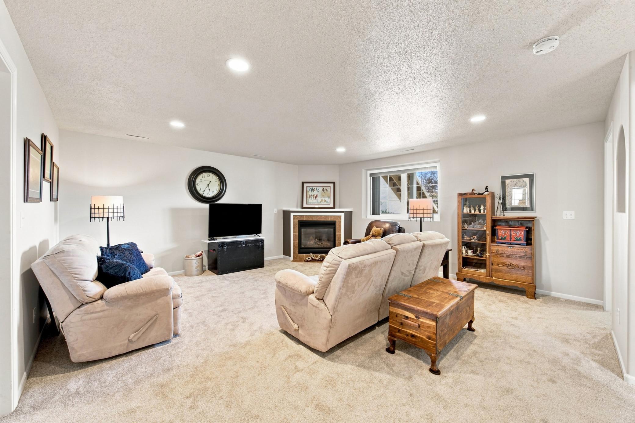 2007 twin home for sale at 1540 19th Avenue E in West Fargo, ND — 3 bed, 3 bath (photo 17 of 35)