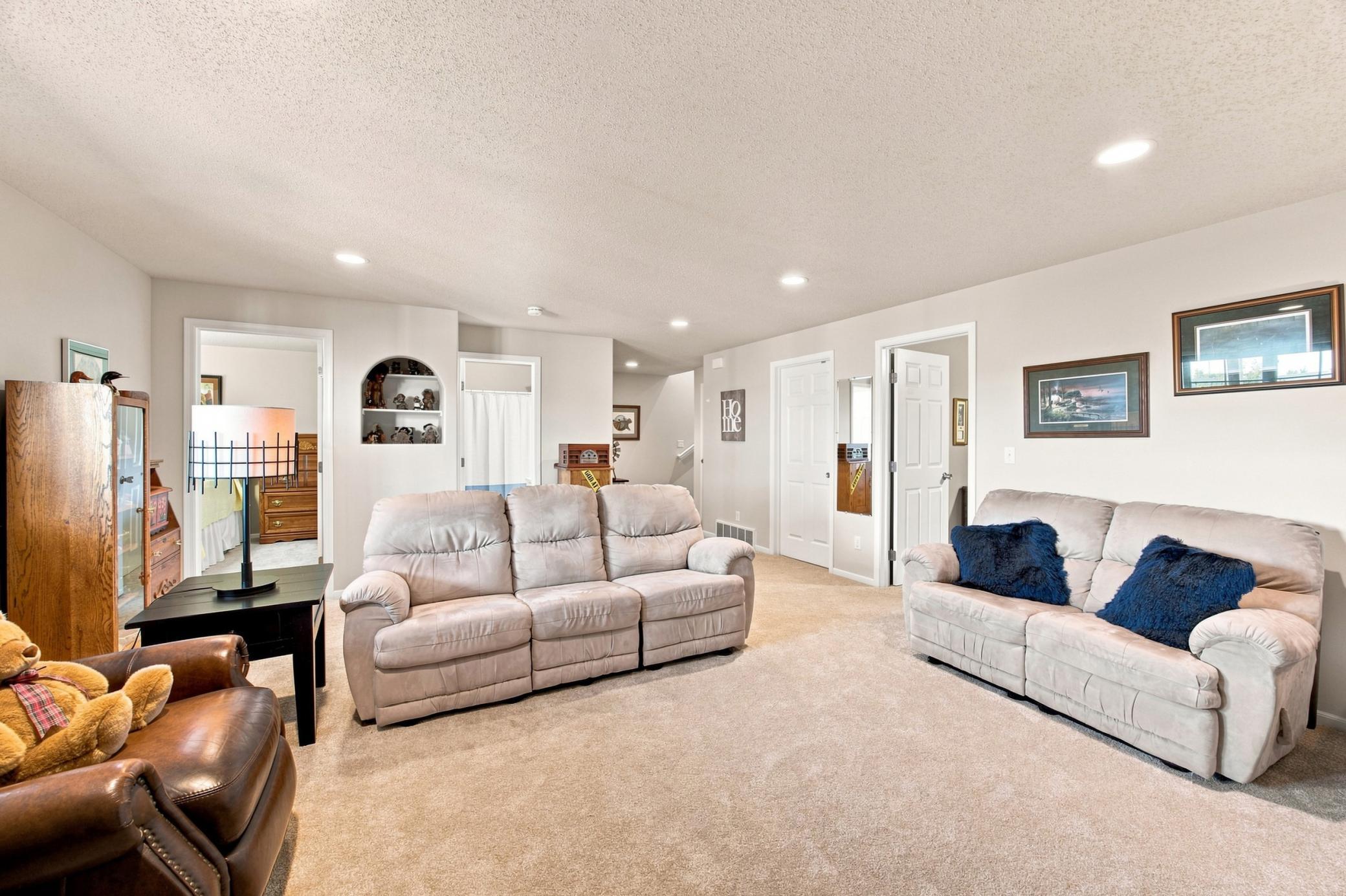 2007 twin home for sale at 1540 19th Avenue E in West Fargo, ND — 3 bed, 3 bath (photo 18 of 35)