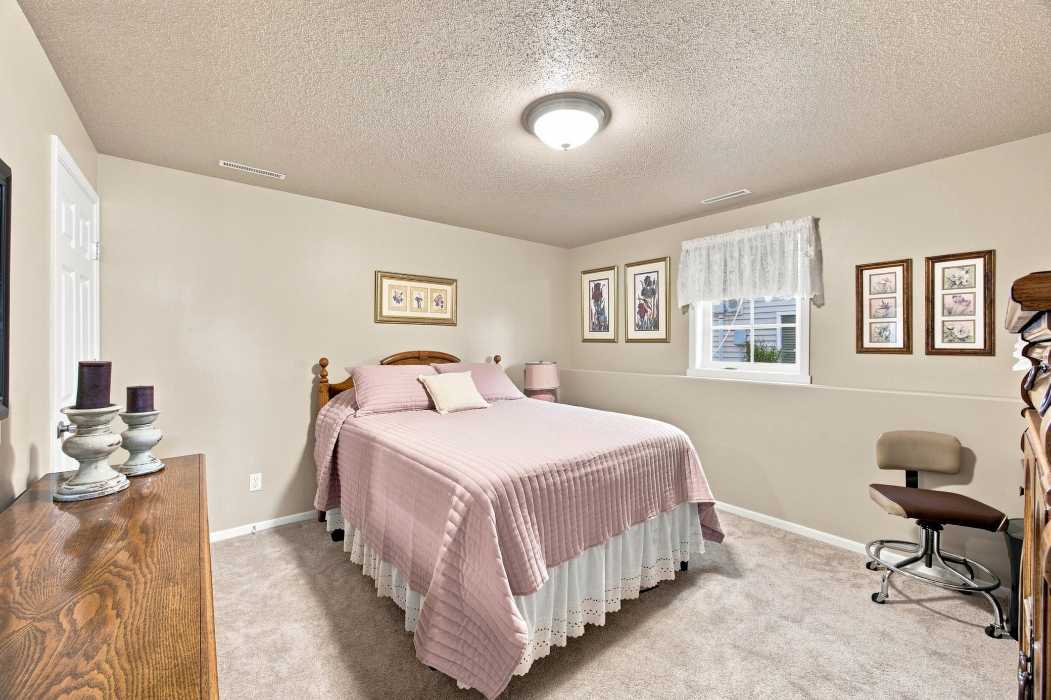 2007 twin home for sale at 1540 19th Avenue E in West Fargo, ND — 3 bed, 3 bath (photo 19 of 35)