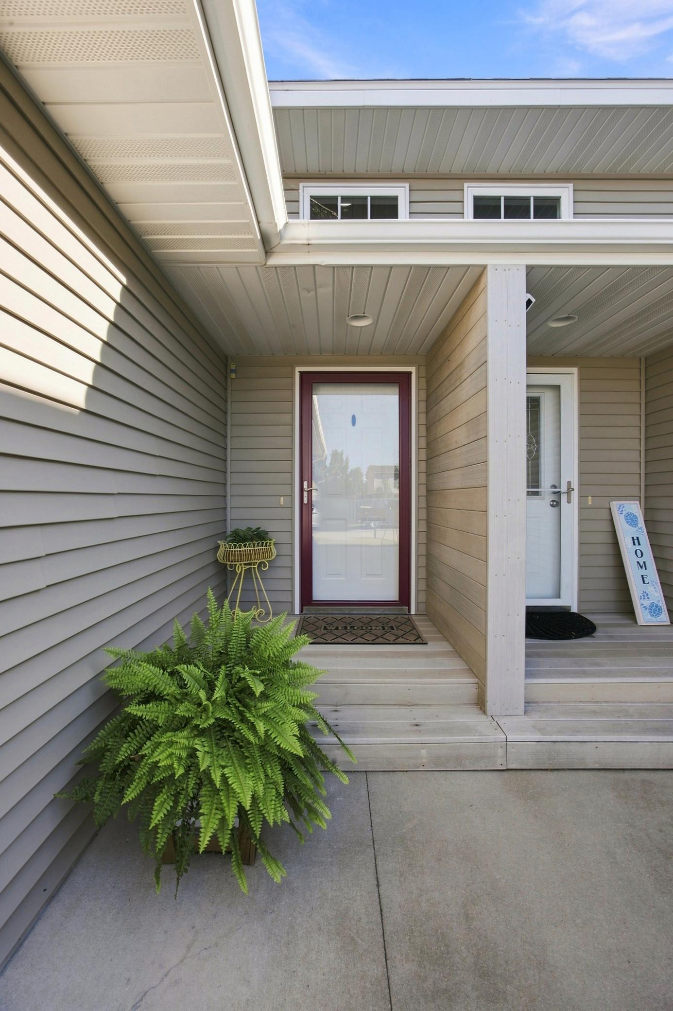 2007 twin home for sale at 1540 19th Avenue E in West Fargo, ND — 3 bed, 3 bath (photo 3 of 35)
