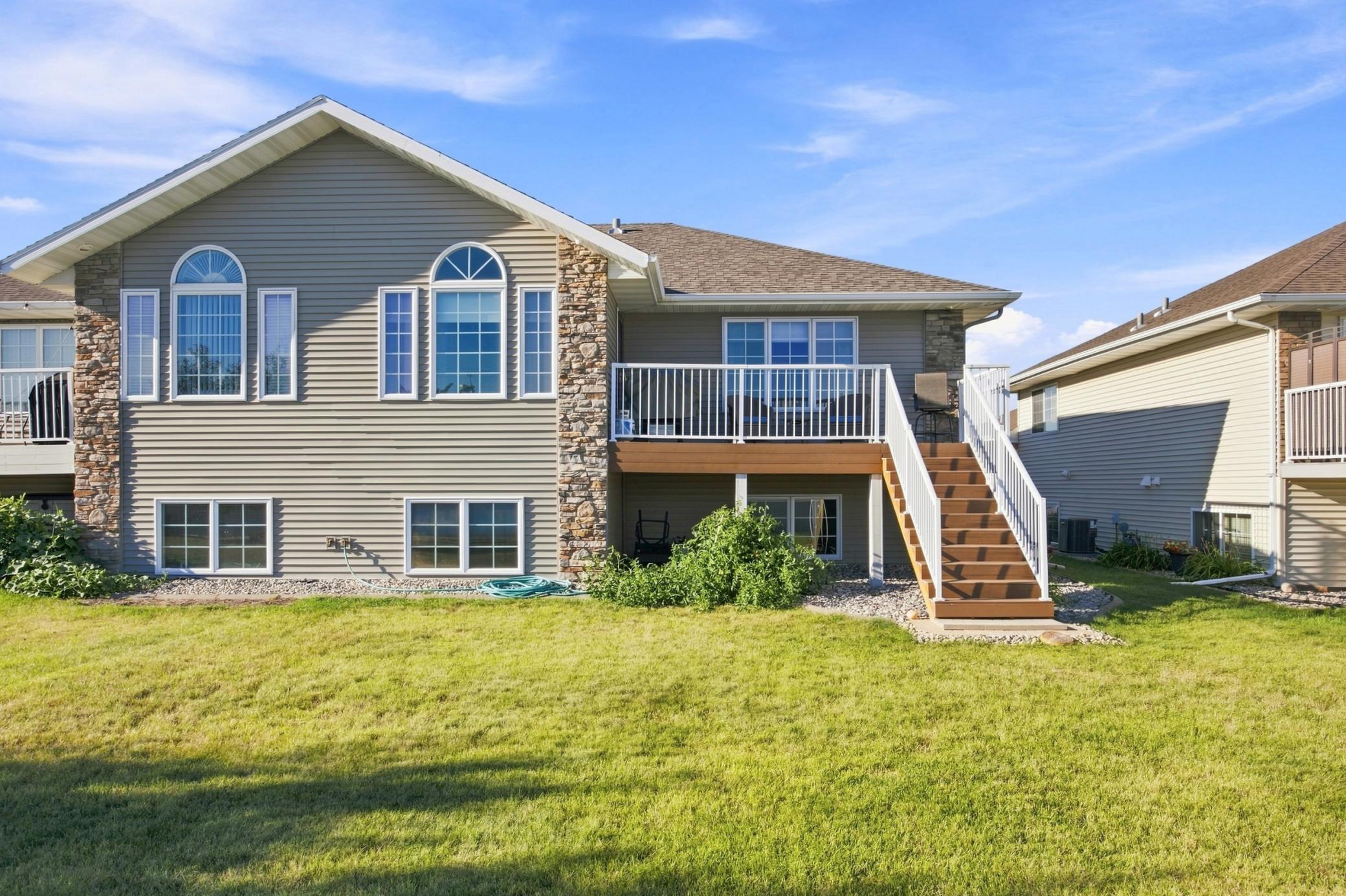 2007 twin home for sale at 1540 19th Avenue E in West Fargo, ND — 3 bed, 3 bath (photo 27 of 35)