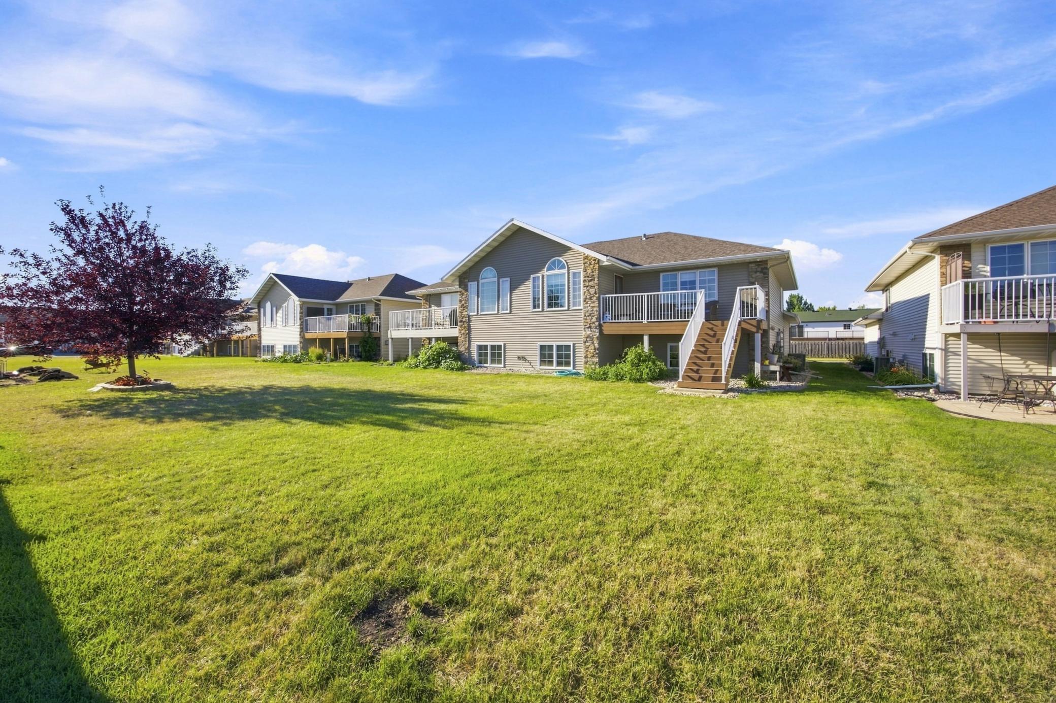 2007 twin home for sale at 1540 19th Avenue E in West Fargo, ND — 3 bed, 3 bath (photo 28 of 35)