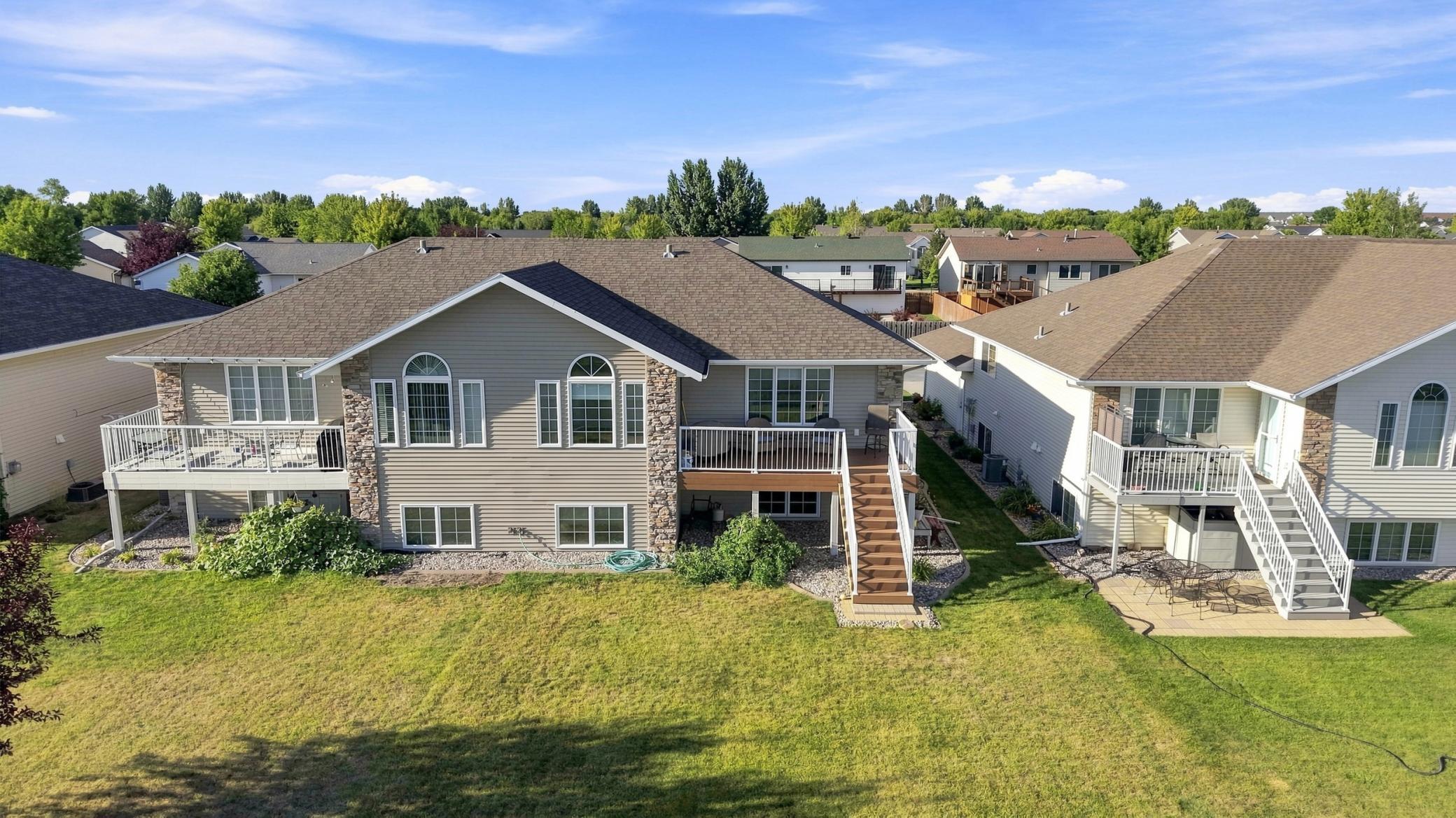 2007 twin home for sale at 1540 19th Avenue E in West Fargo, ND — 3 bed, 3 bath (photo 30 of 35)