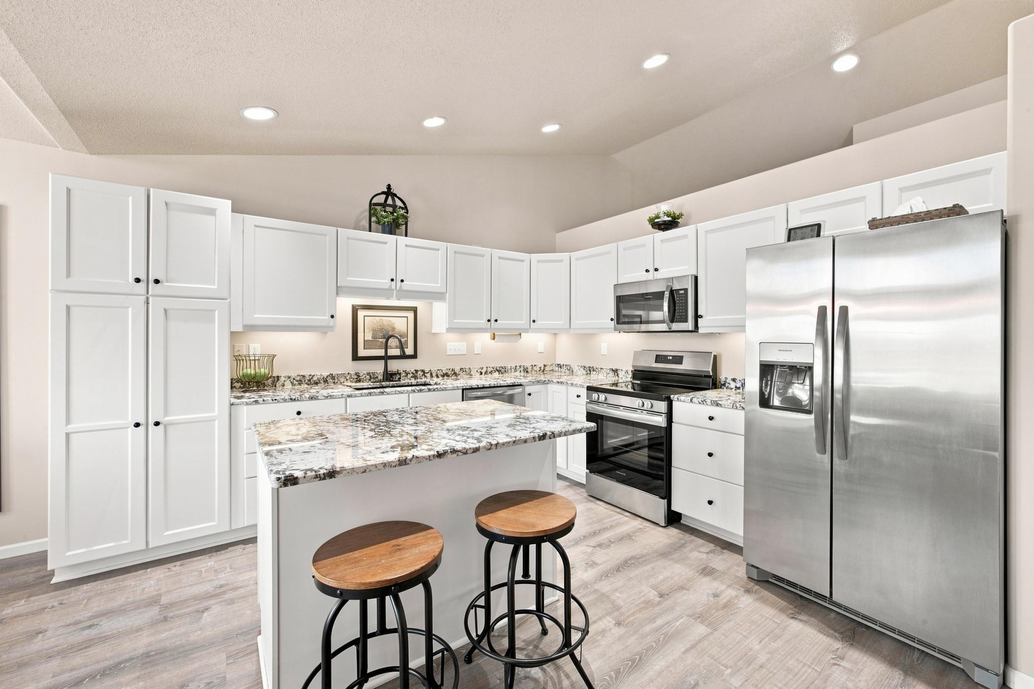 2007 twin home for sale at 1540 19th Avenue E in West Fargo, ND — 3 bed, 3 bath (photo 7 of 35)