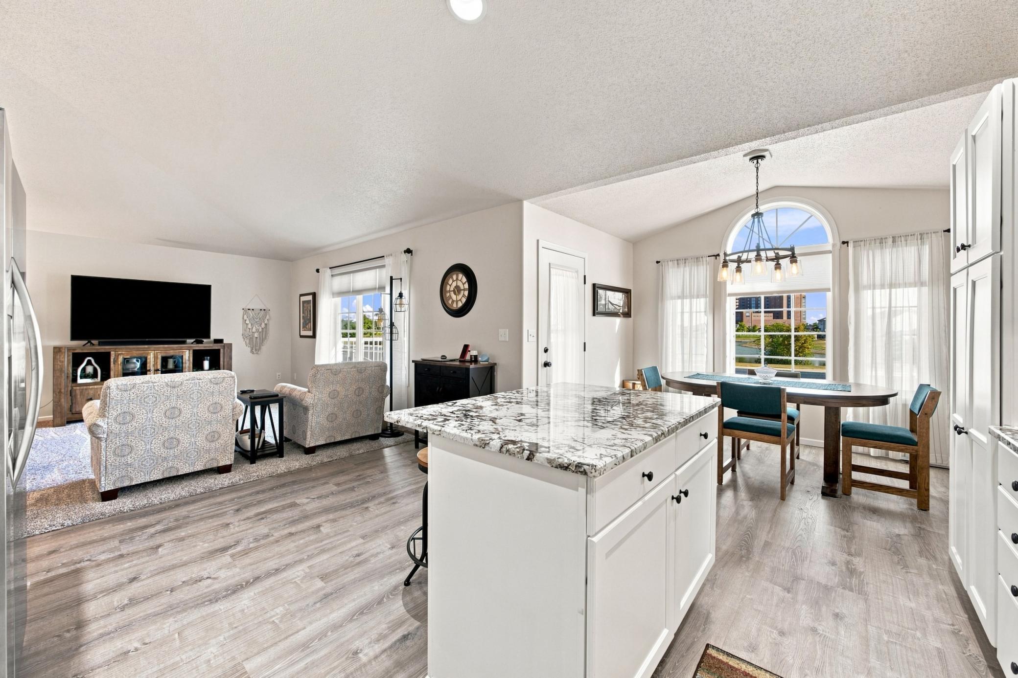 2007 twin home for sale at 1540 19th Avenue E in West Fargo, ND — 3 bed, 3 bath (photo 9 of 35)