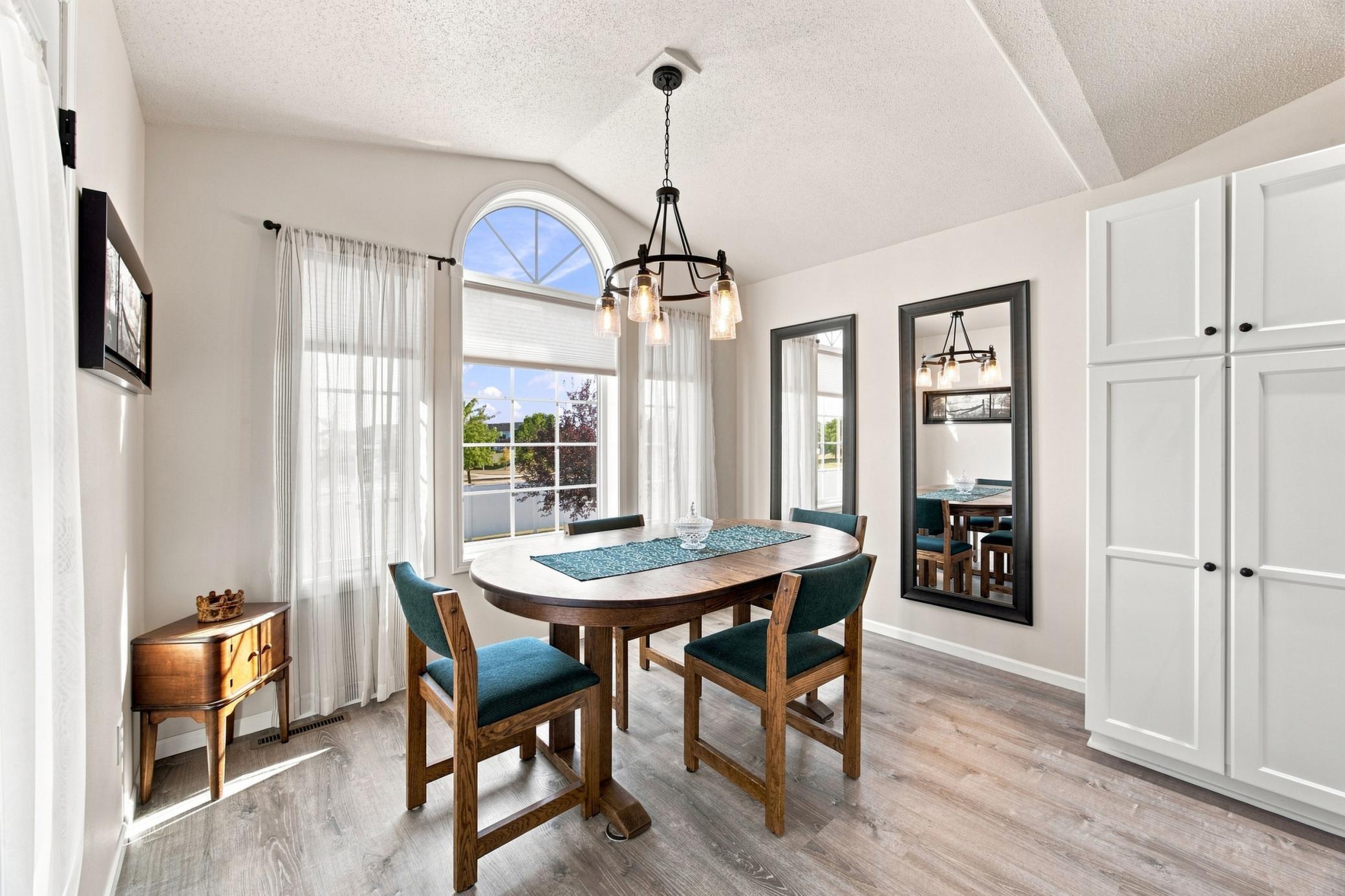 2007 twin home for sale at 1540 19th Avenue E in West Fargo, ND — 3 bed, 3 bath (photo 10 of 35)