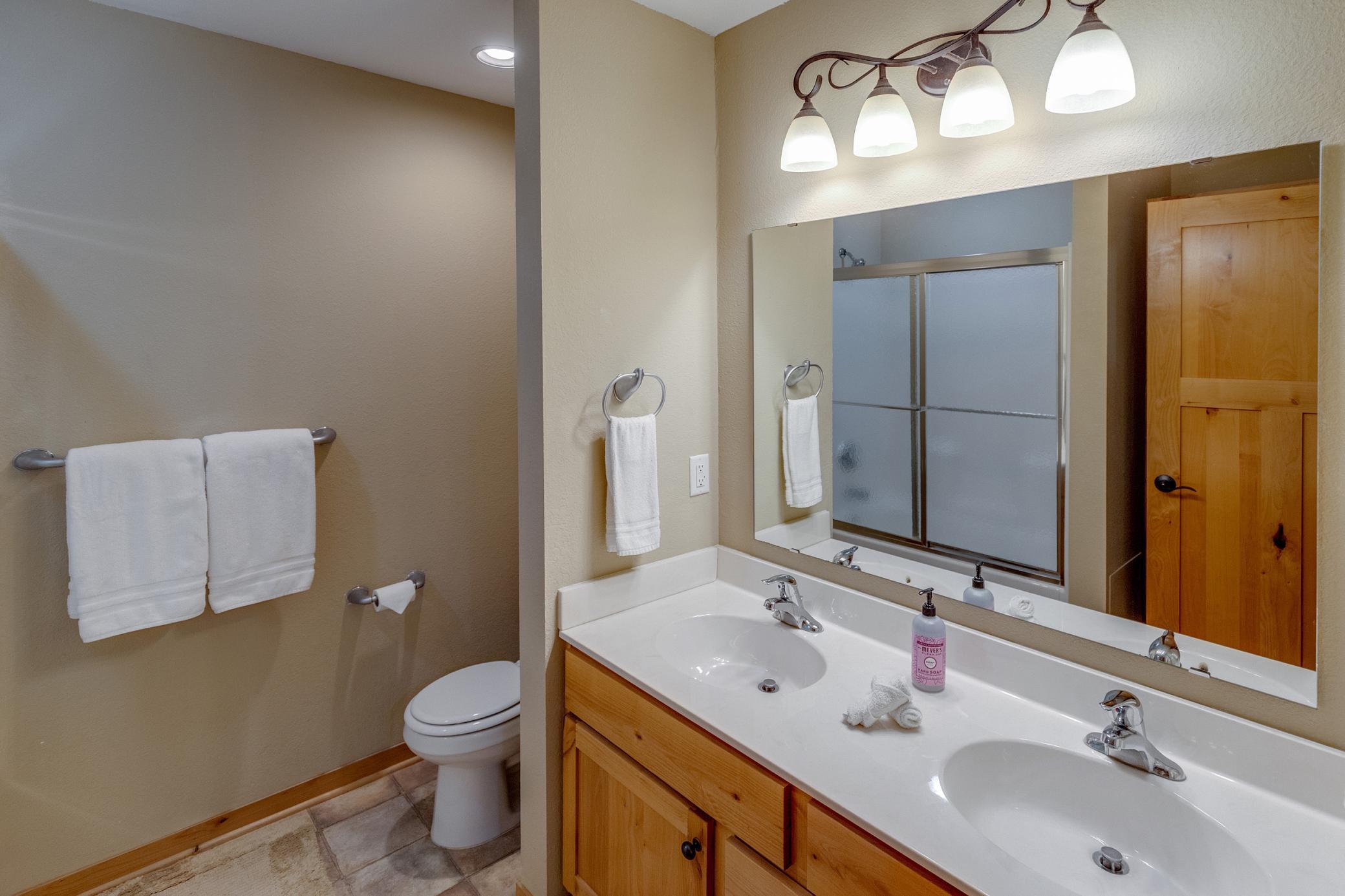 2007 townhouse for sale at 8066 Lost Lake Road, Unit 150 in Nisswa, MN — 3 bed, 5 bath (photo 25 of 53)