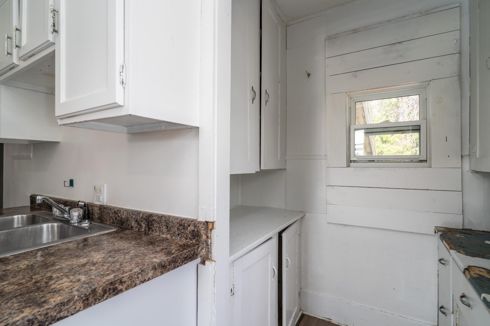 1910 single family home for sale at 512 6th Street W in Crookston, MN — 3 bed, 2 bath (photo 13 of 31)