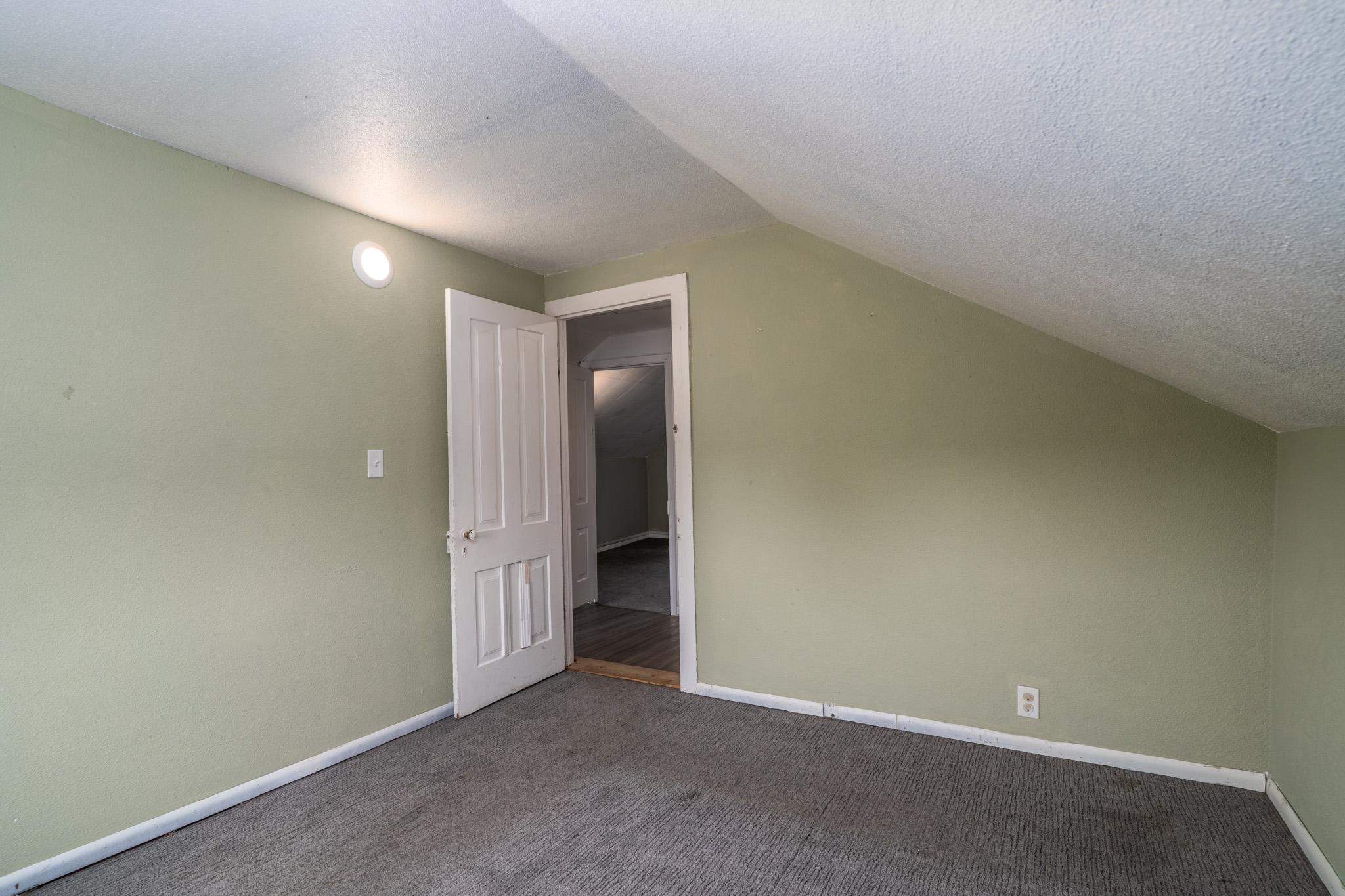 1910 single family home for sale at 512 6th Street W in Crookston, MN — 3 bed, 2 bath (photo 17 of 31)