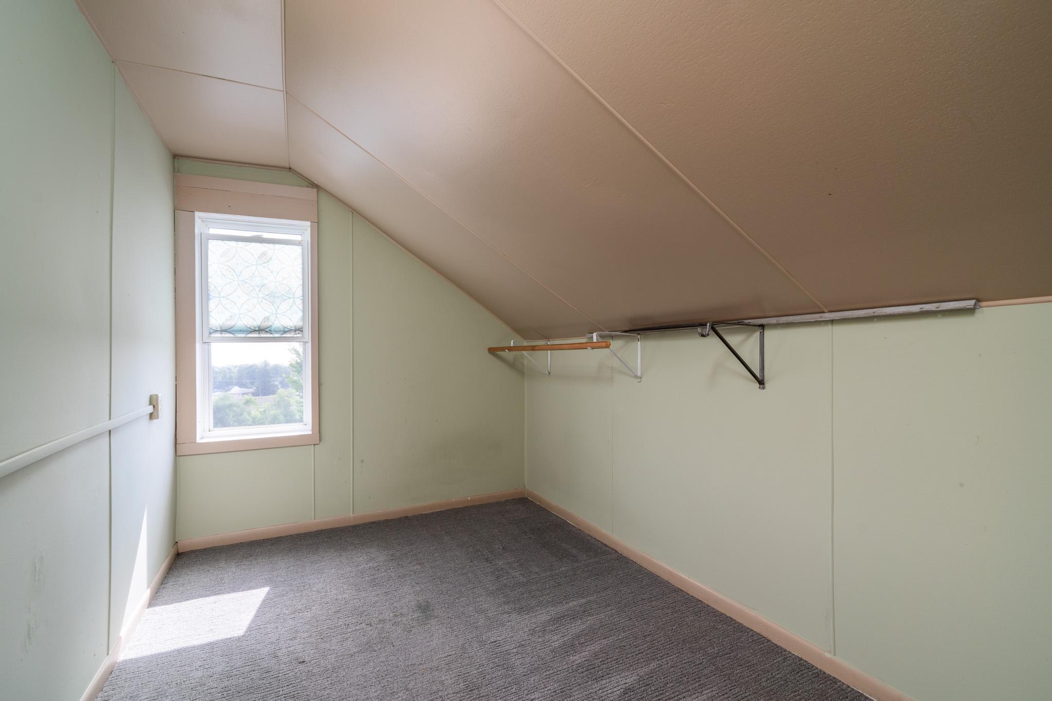 1910 single family home for sale at 512 6th Street W in Crookston, MN — 3 bed, 2 bath (photo 18 of 31)