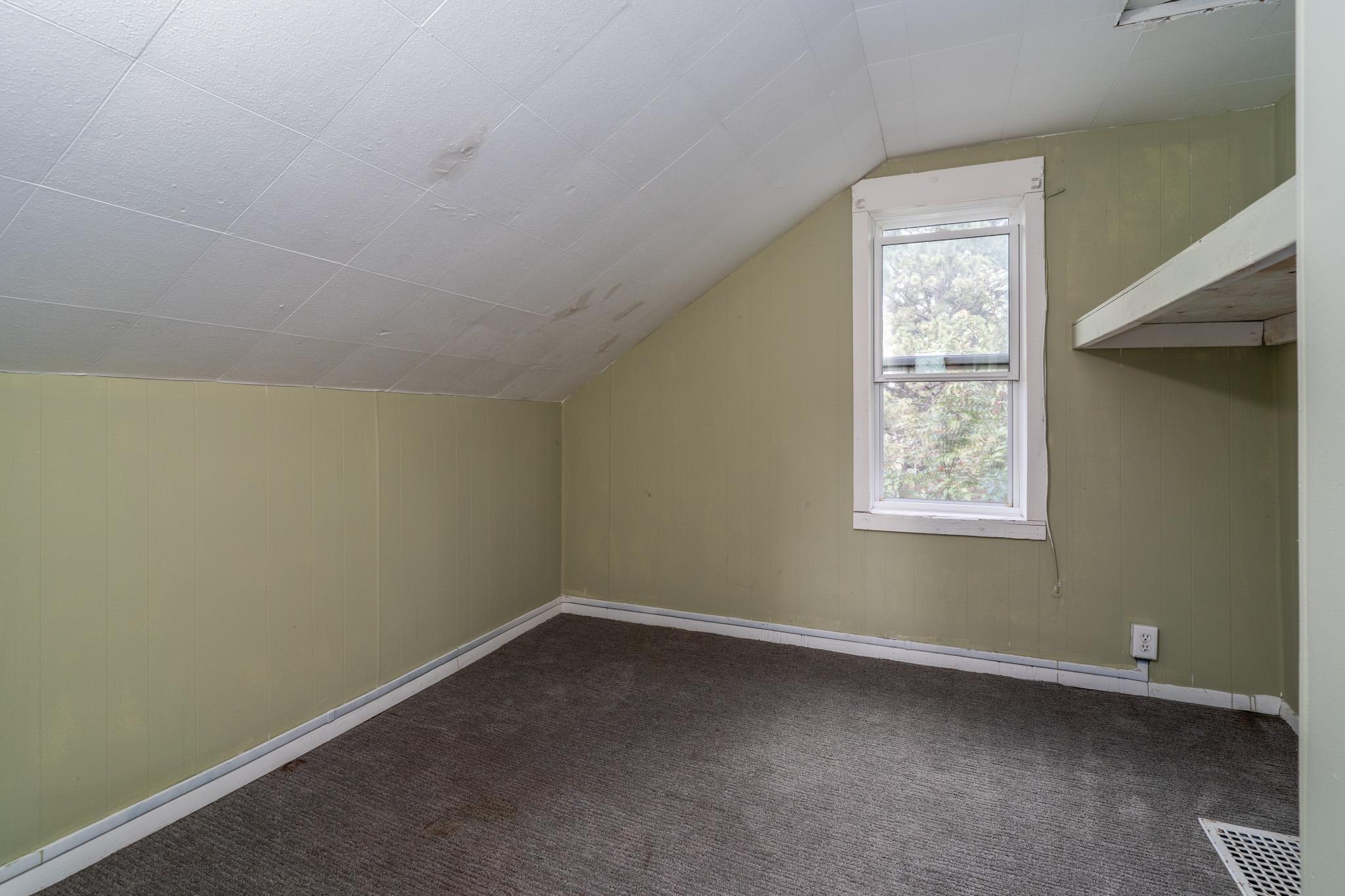 1910 single family home for sale at 512 6th Street W in Crookston, MN — 3 bed, 2 bath (photo 20 of 31)