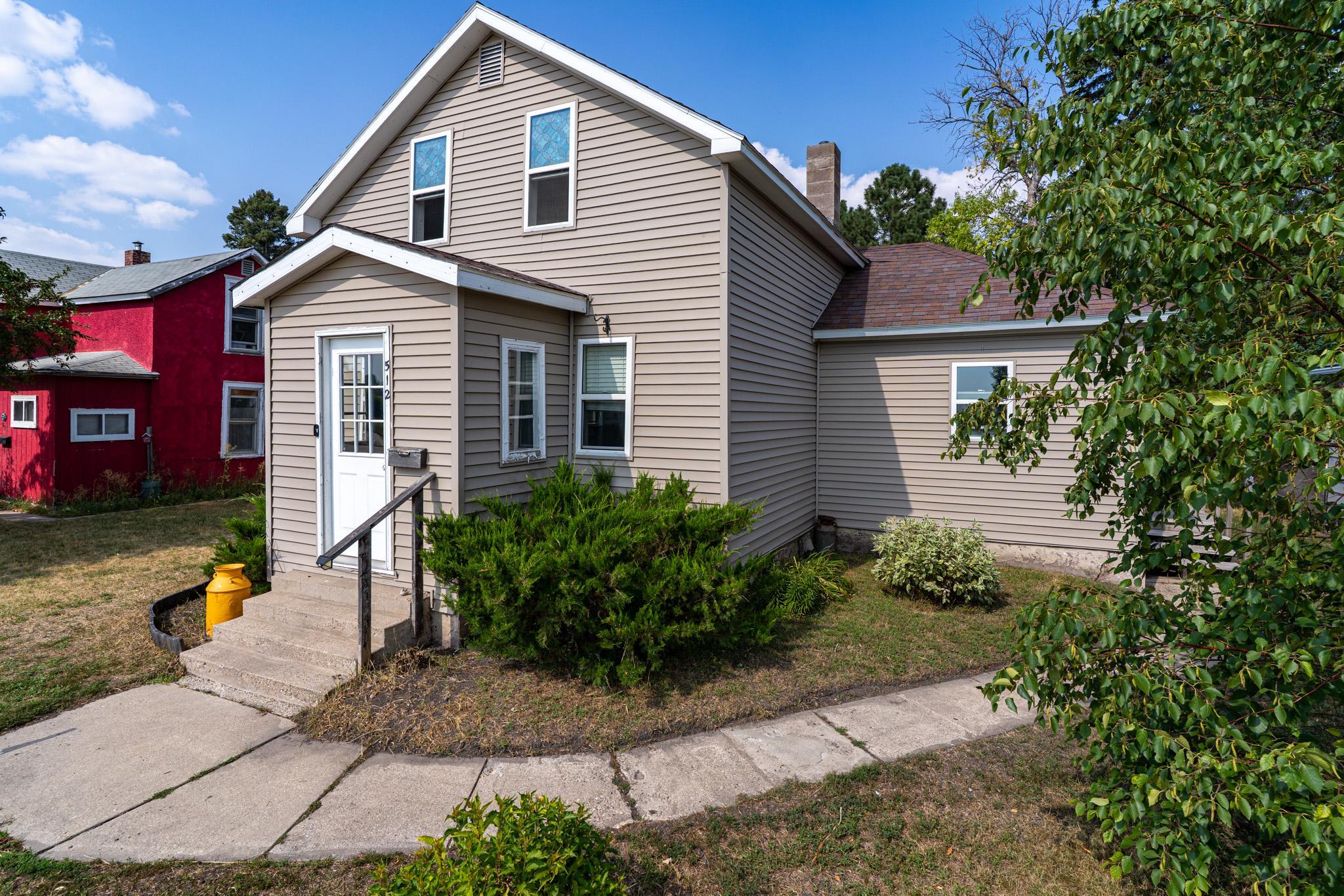 1910 single family home for sale at 512 6th Street W in Crookston, MN — 3 bed, 2 bath (photo 24 of 31)