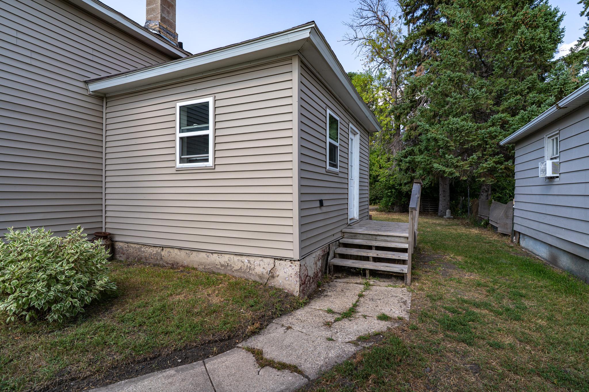 1910 single family home for sale at 512 6th Street W in Crookston, MN — 3 bed, 2 bath (photo 25 of 31)