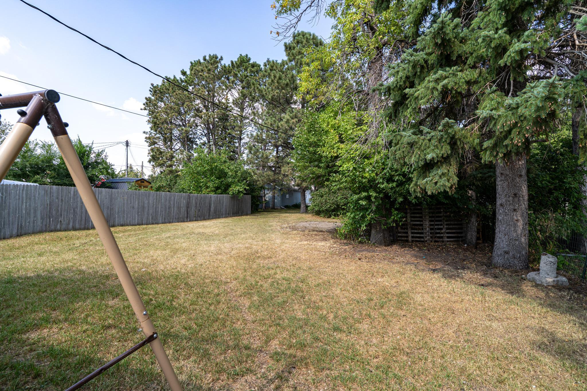 1910 single family home for sale at 512 6th Street W in Crookston, MN — 3 bed, 2 bath (photo 26 of 31)