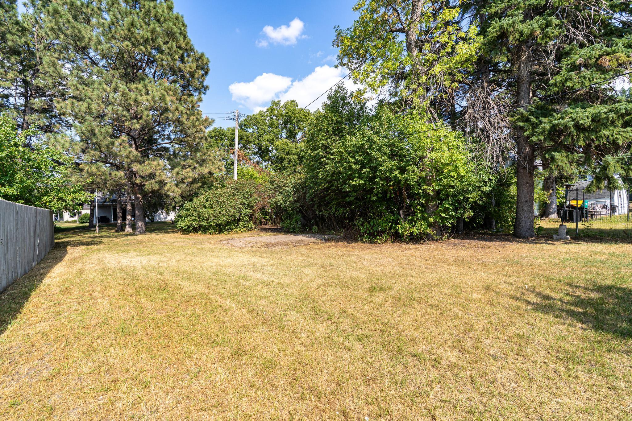 1910 single family home for sale at 512 6th Street W in Crookston, MN — 3 bed, 2 bath (photo 27 of 31)