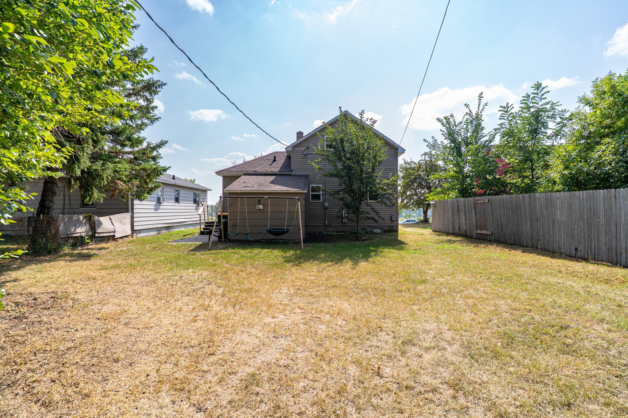 1910 single family home for sale at 512 6th Street W in Crookston, MN — 3 bed, 2 bath (photo 28 of 31)