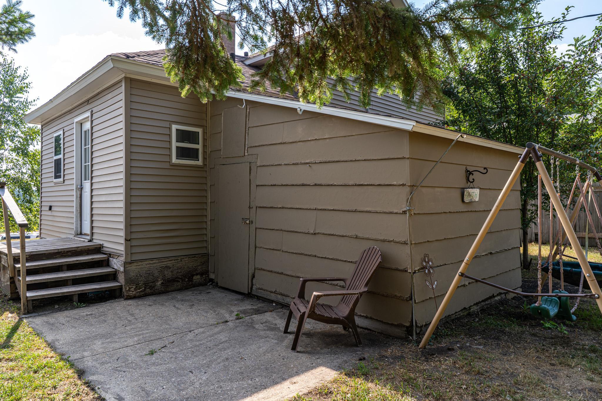 1910 single family home for sale at 512 6th Street W in Crookston, MN — 3 bed, 2 bath (photo 29 of 31)