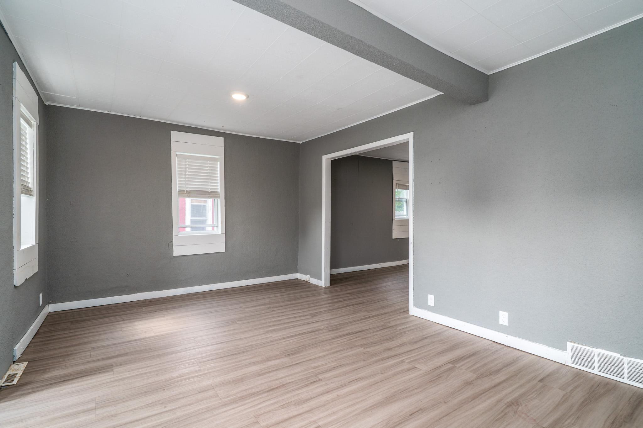 1910 single family home for sale at 512 6th Street W in Crookston, MN — 3 bed, 2 bath (photo 5 of 31)