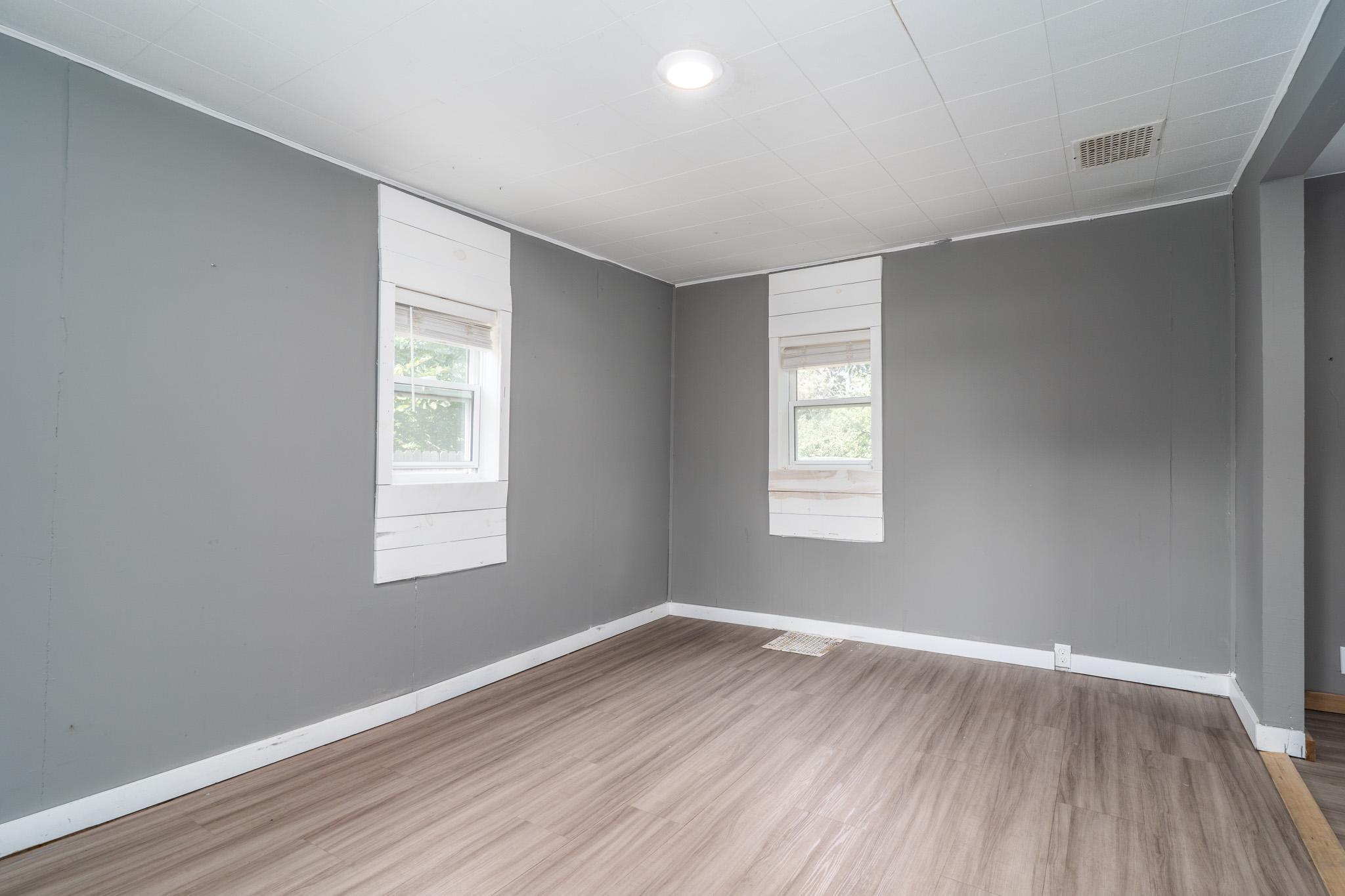 1910 single family home for sale at 512 6th Street W in Crookston, MN — 3 bed, 2 bath (photo 6 of 31)