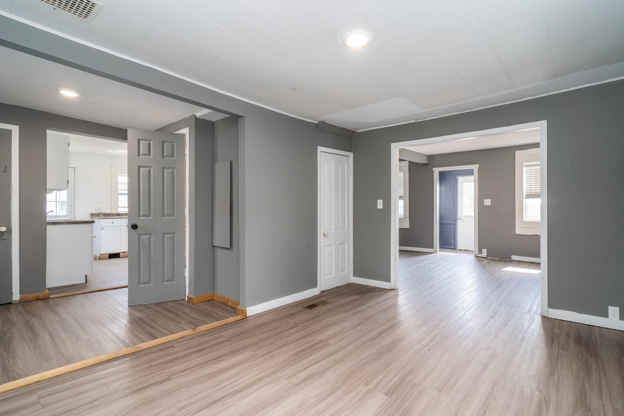 1910 single family home for sale at 512 6th Street W in Crookston, MN — 3 bed, 2 bath (photo 7 of 31)