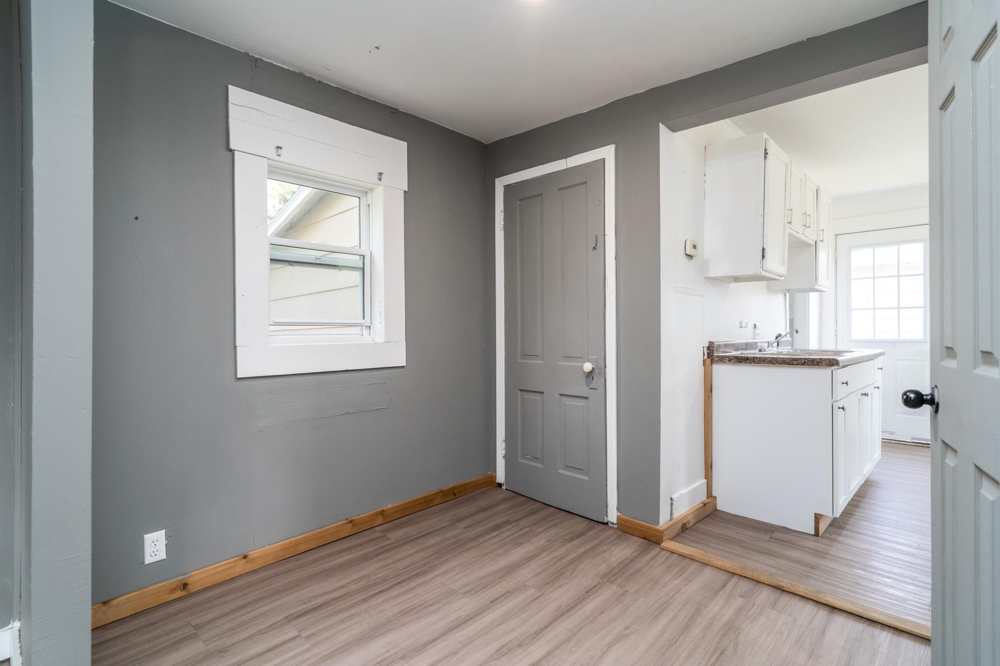 1910 single family home for sale at 512 6th Street W in Crookston, MN — 3 bed, 2 bath (photo 8 of 31)