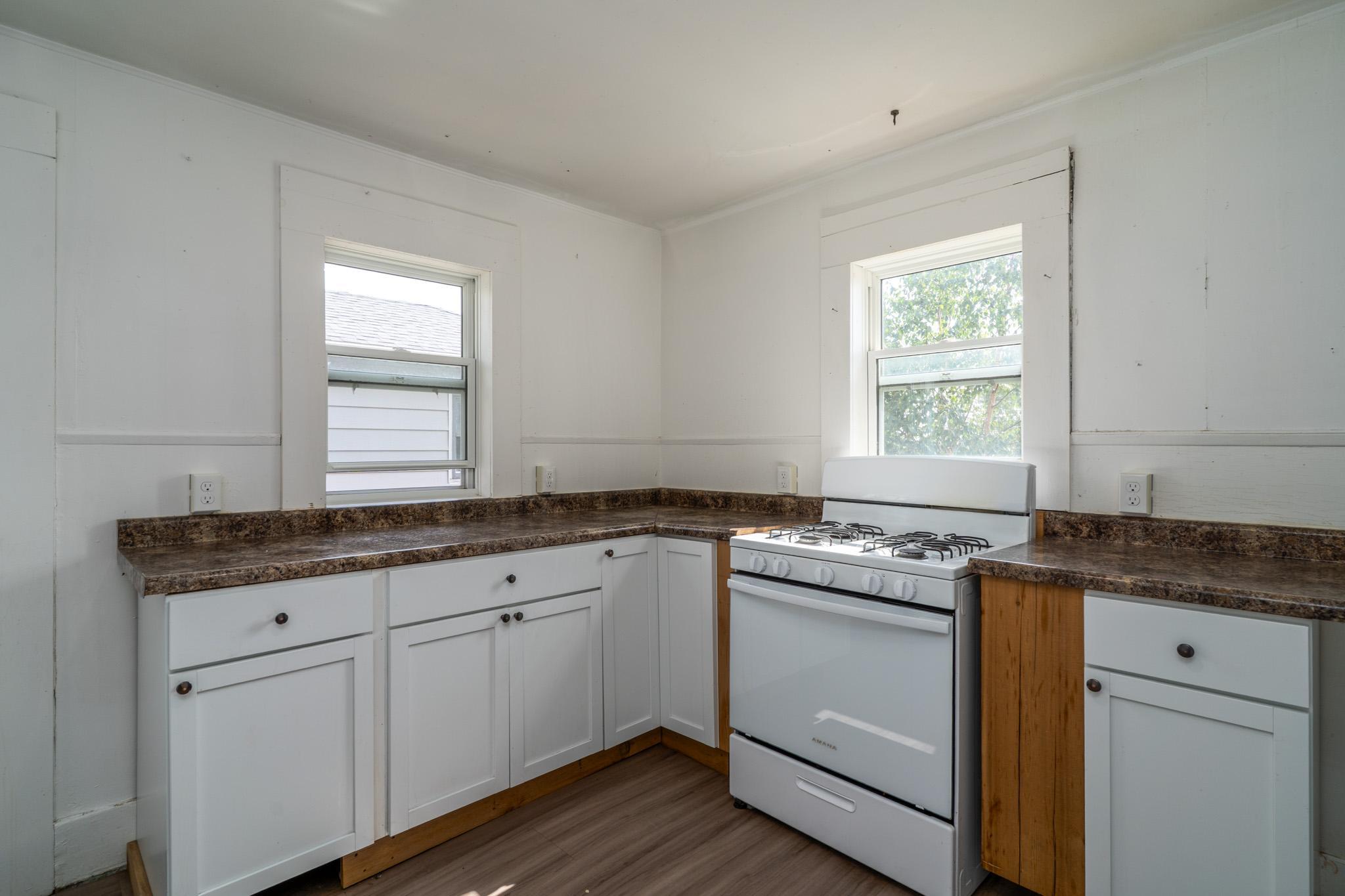 1910 single family home for sale at 512 6th Street W in Crookston, MN — 3 bed, 2 bath (photo 10 of 31)