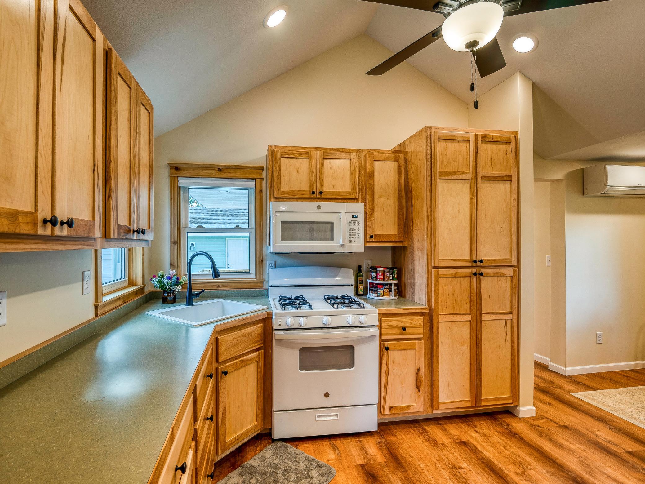 1940 single family home for sale at 2011 Norton Avenue NW in Bemidji, MN — 2 bed, 3 bath (photo 11 of 50)