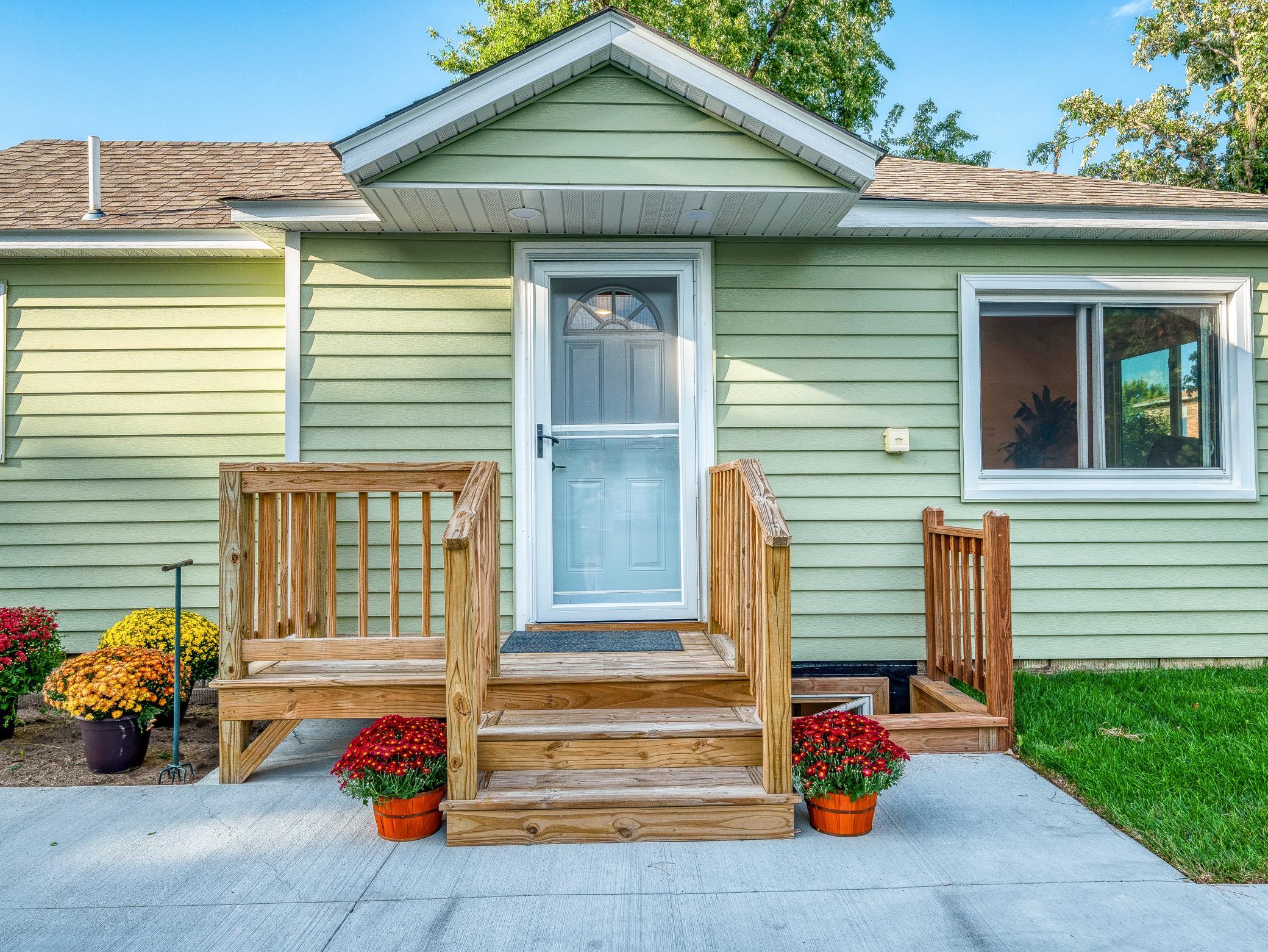 1940 single family home for sale at 2011 Norton Avenue NW in Bemidji, MN — 2 bed, 3 bath (photo 3 of 50)