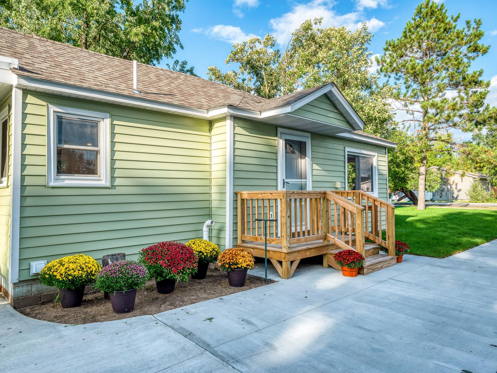 1940 single family home for sale at 2011 Norton Avenue NW in Bemidji, MN — 2 bed, 3 bath (photo 4 of 50)