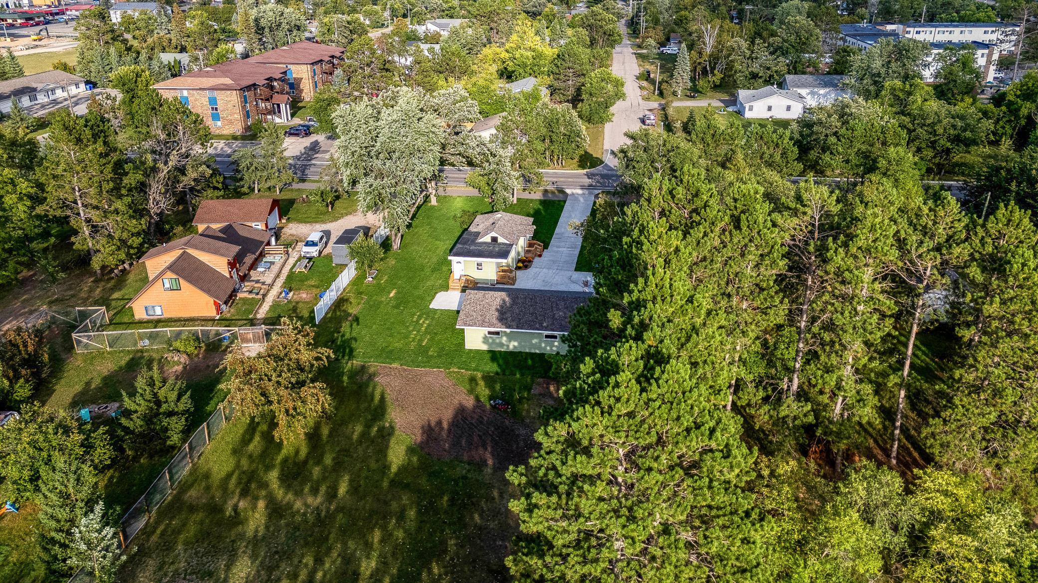 1940 single family home for sale at 2011 Norton Avenue NW in Bemidji, MN — 2 bed, 3 bath (photo 37 of 50)