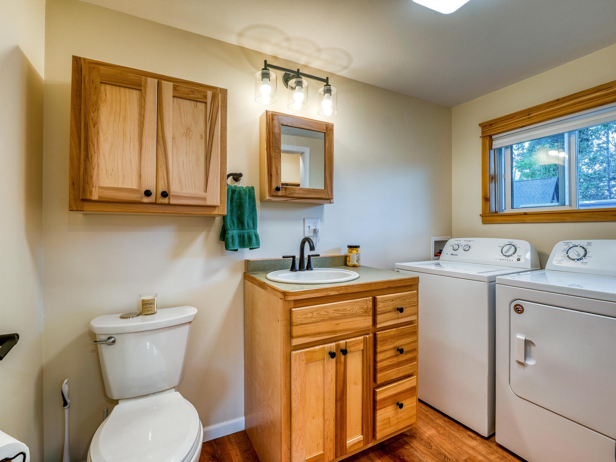 1940 single family home for sale at 2011 Norton Avenue NW in Bemidji, MN — 2 bed, 3 bath (photo 9 of 50)