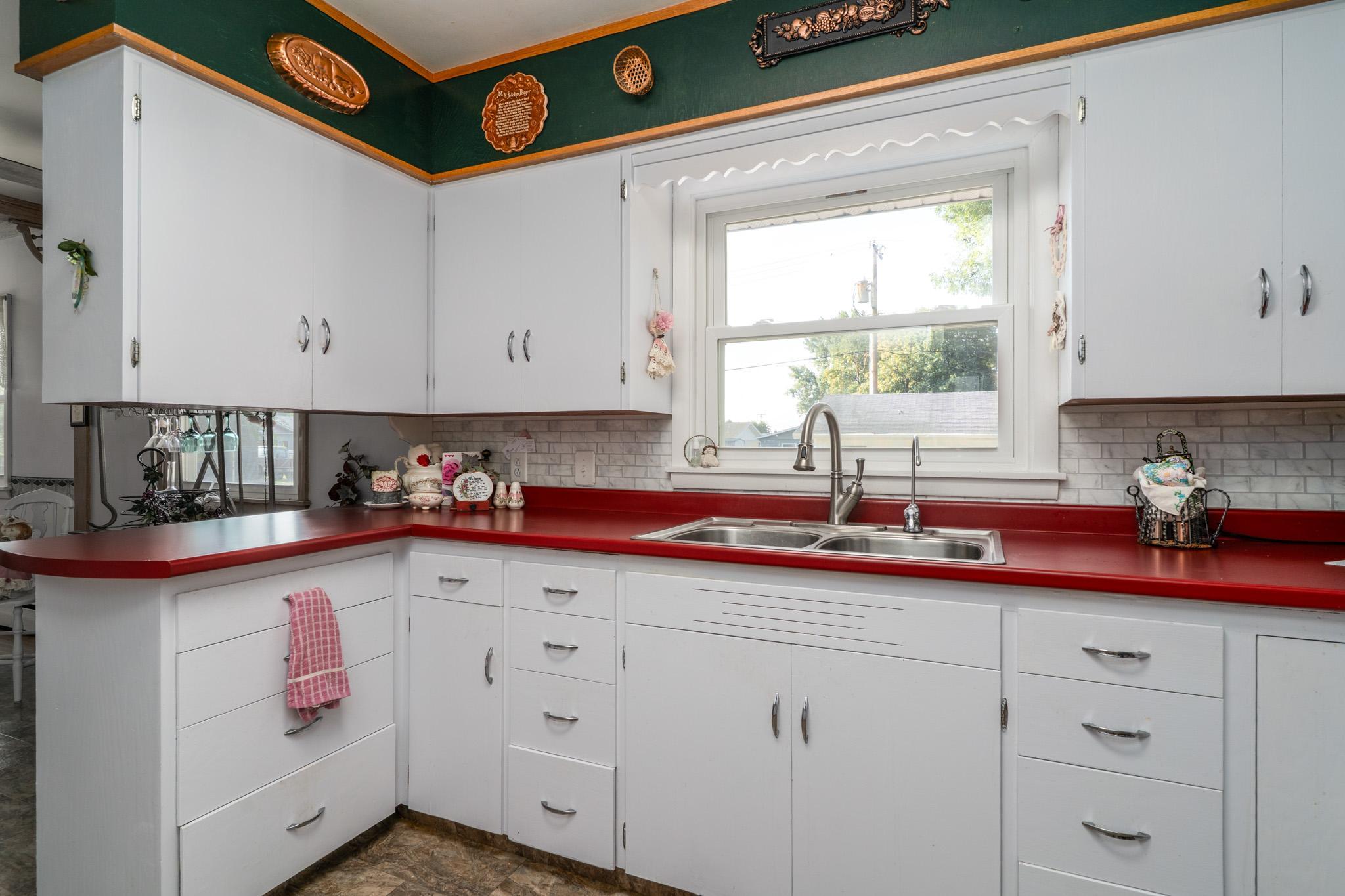 1960 single family home for sale at 706 Odegard Avenue SE in Cooperstown, ND — 3 bed, 2 bath (photo 9 of 35)