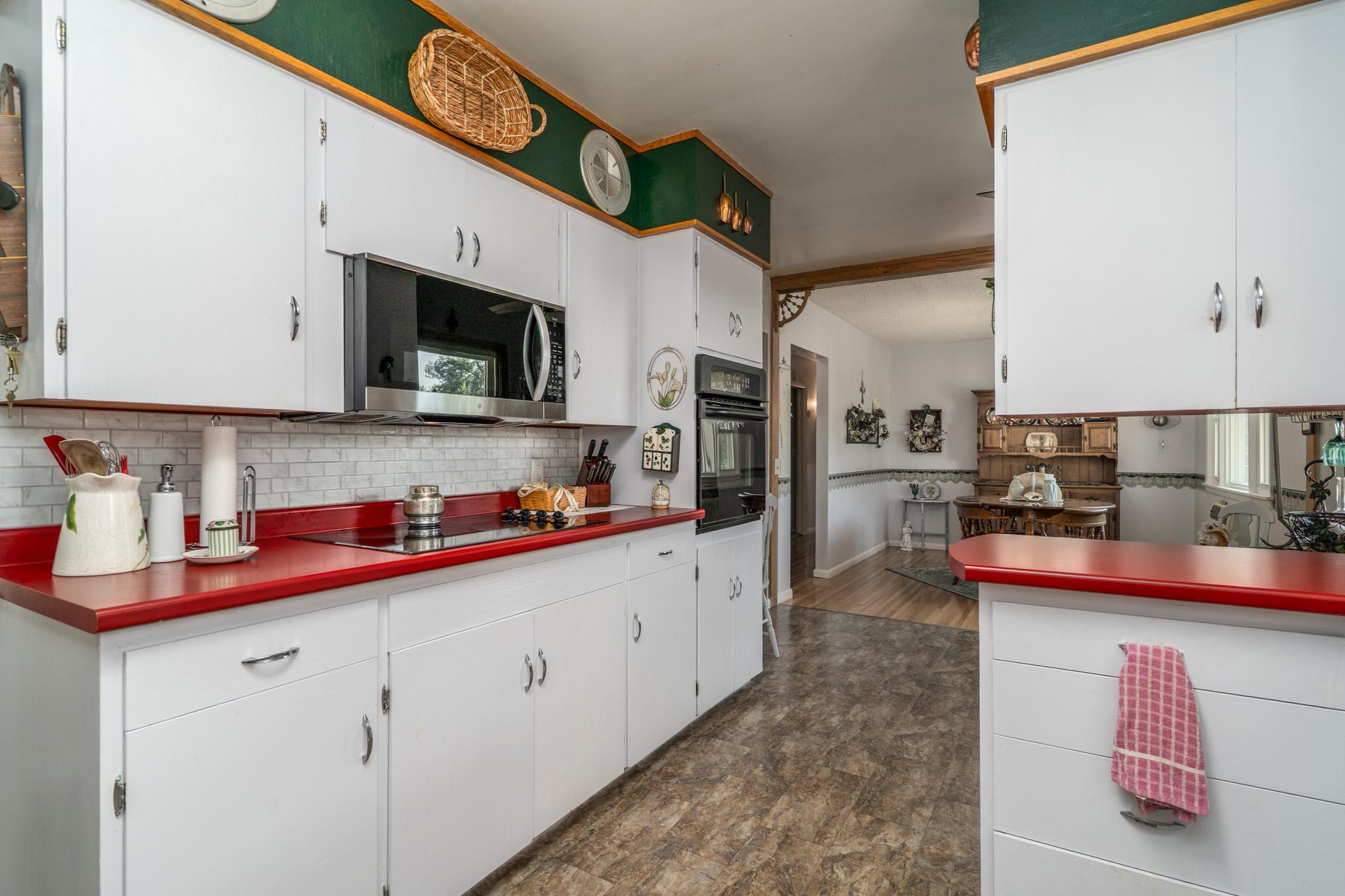 1960 single family home for sale at 706 Odegard Avenue SE in Cooperstown, ND — 3 bed, 2 bath (photo 10 of 35)