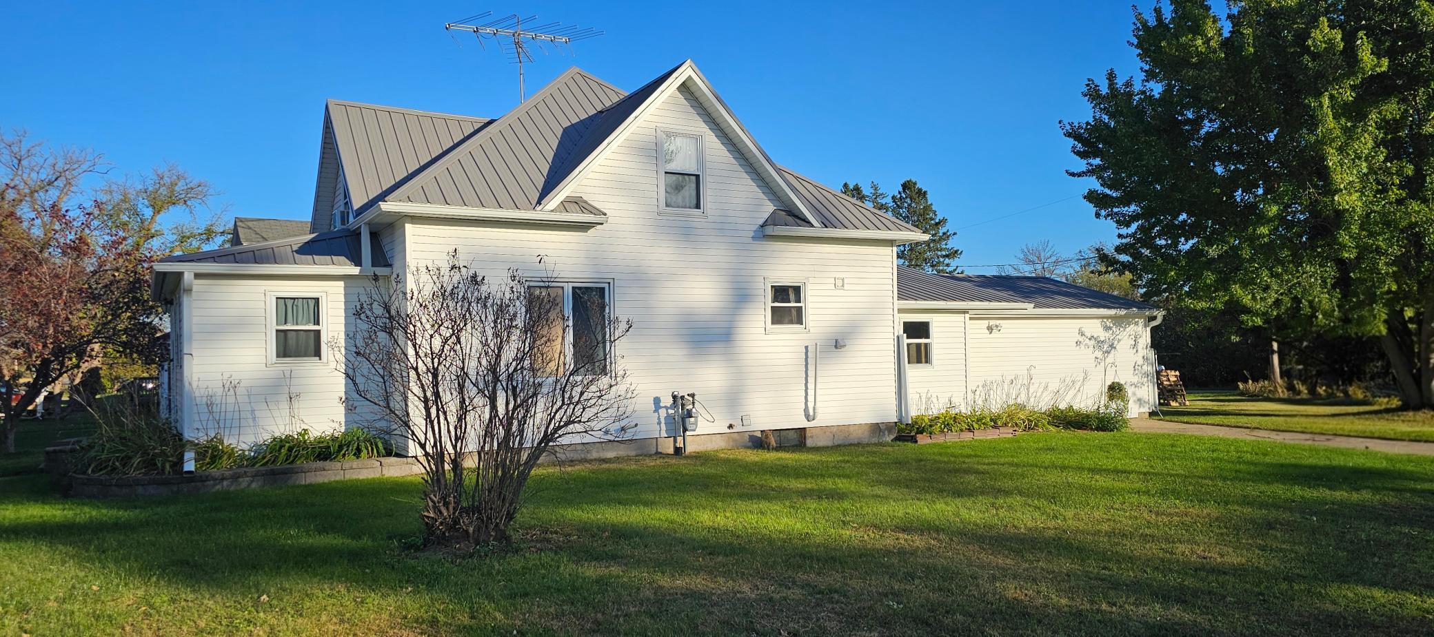 1918 single family home for sale at 303 Minnesota Avenue E in Sebeka, MN — 2 bed, 1 bath (photo 25 of 27)