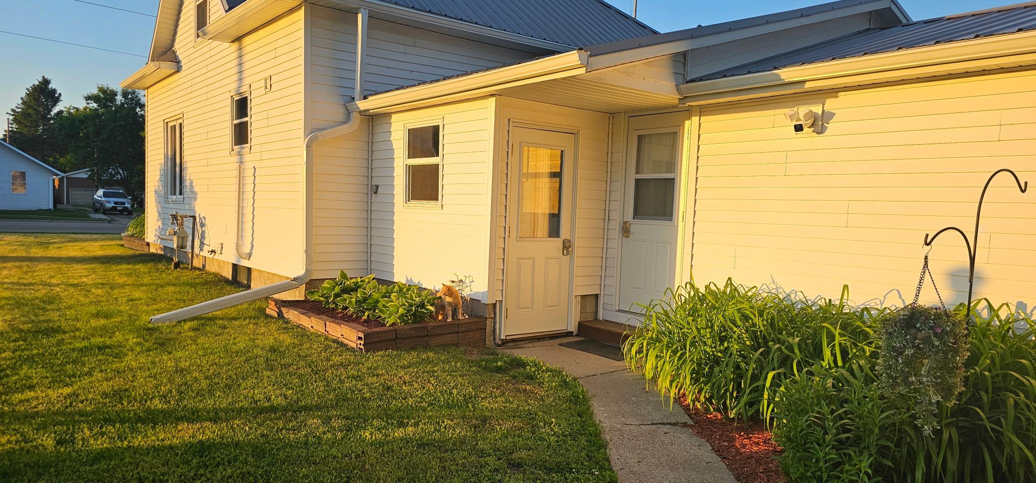 1918 single family home for sale at 303 Minnesota Avenue E in Sebeka, MN — 2 bed, 1 bath (photo 5 of 27)