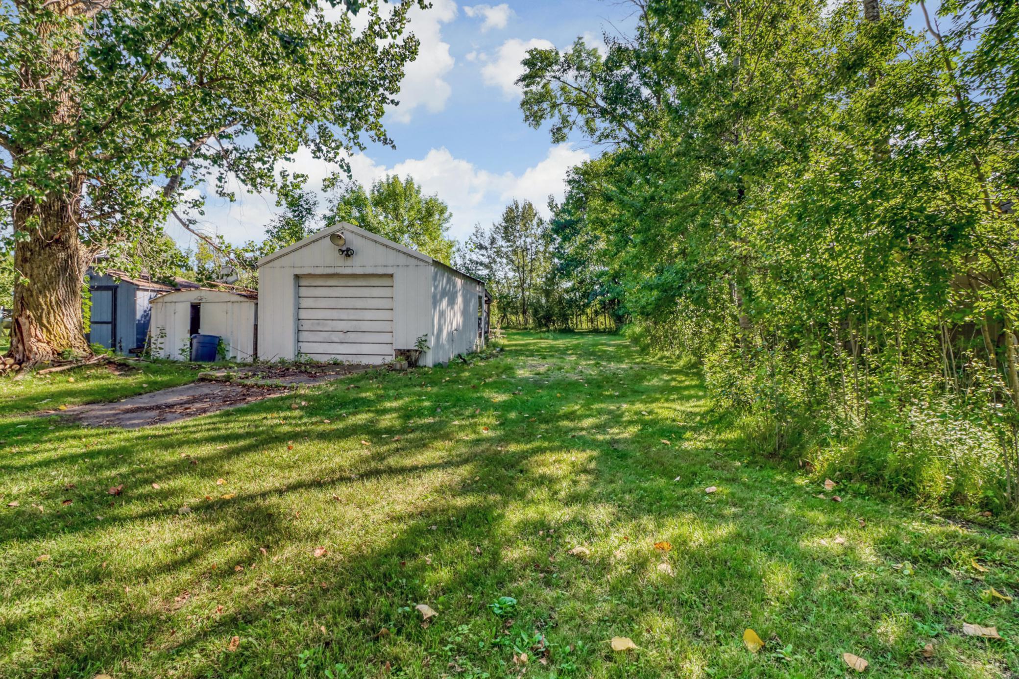 1961 single family home for sale at 20619 Summer Haven Road in Pelican Rapids, MN — 4 bed, 2 bath (photo 7 of 41)