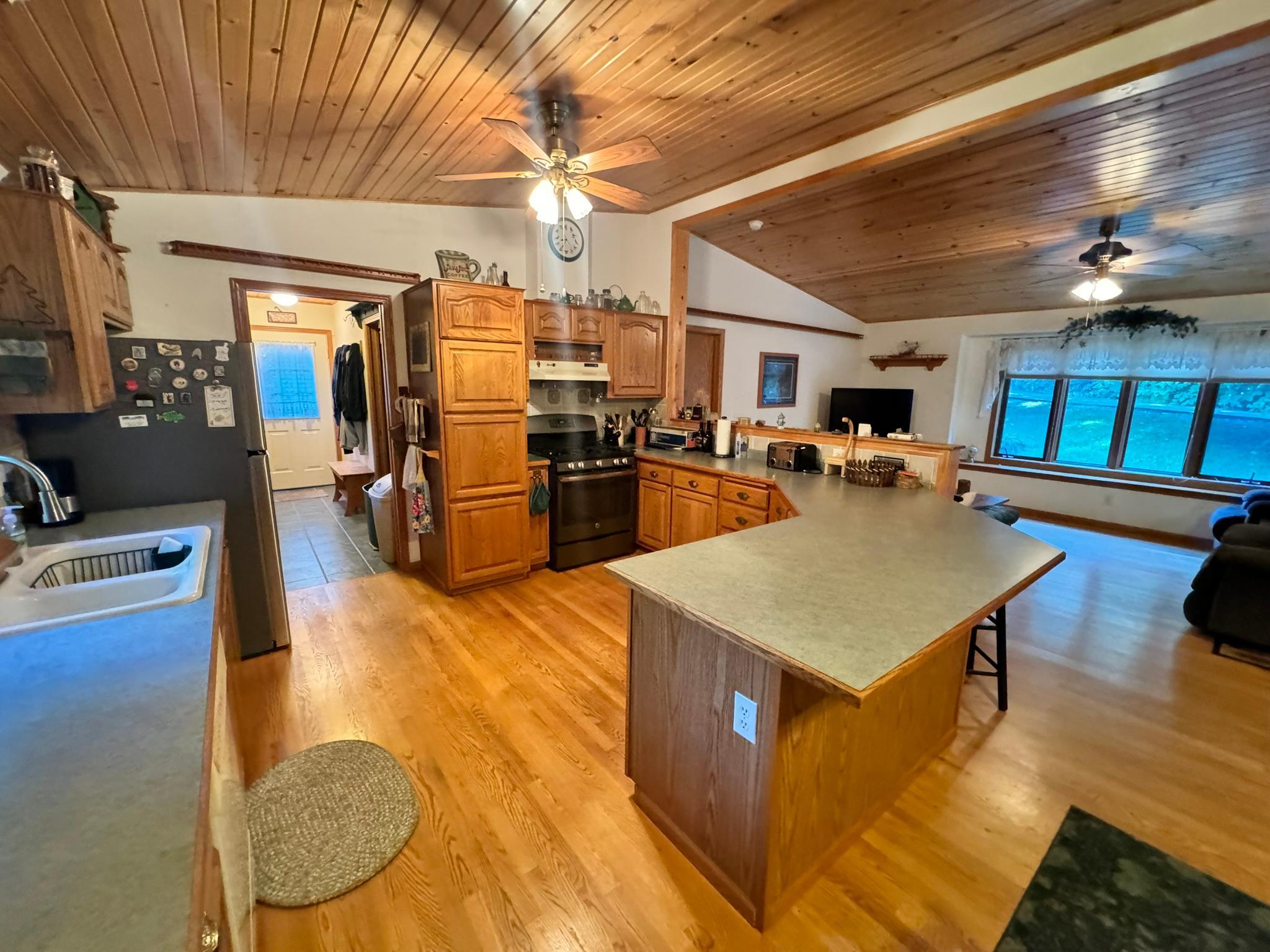 2001 single family home for sale at 7990 S Agency Estates Drive NW in Walker, MN — 3 bed, 2 bath (photo 8 of 36)