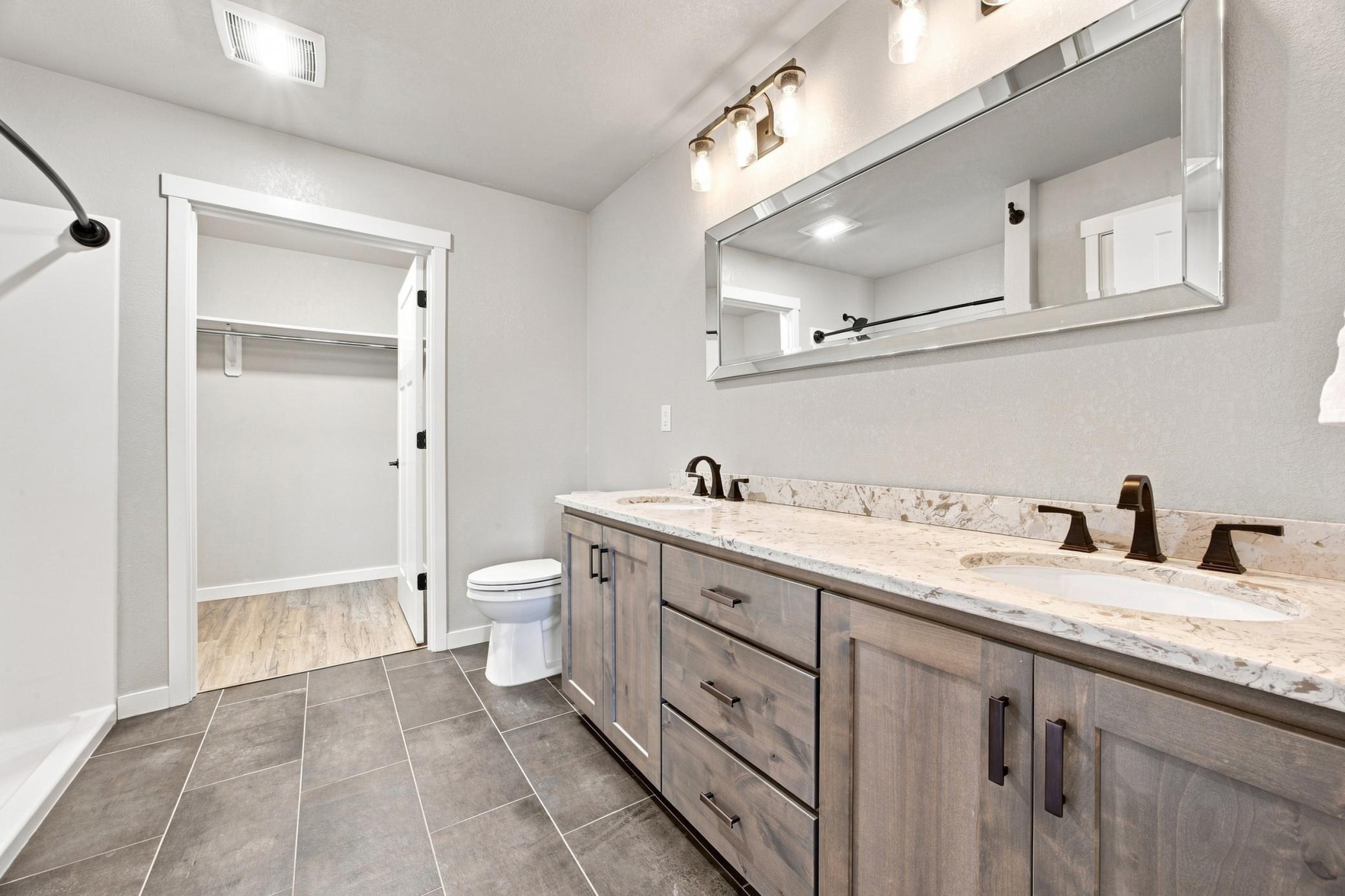 2019 single family home for sale at 1102 LILAC Lane in Moorhead, MN — 4 bed, 3 bath (photo 17 of 42)