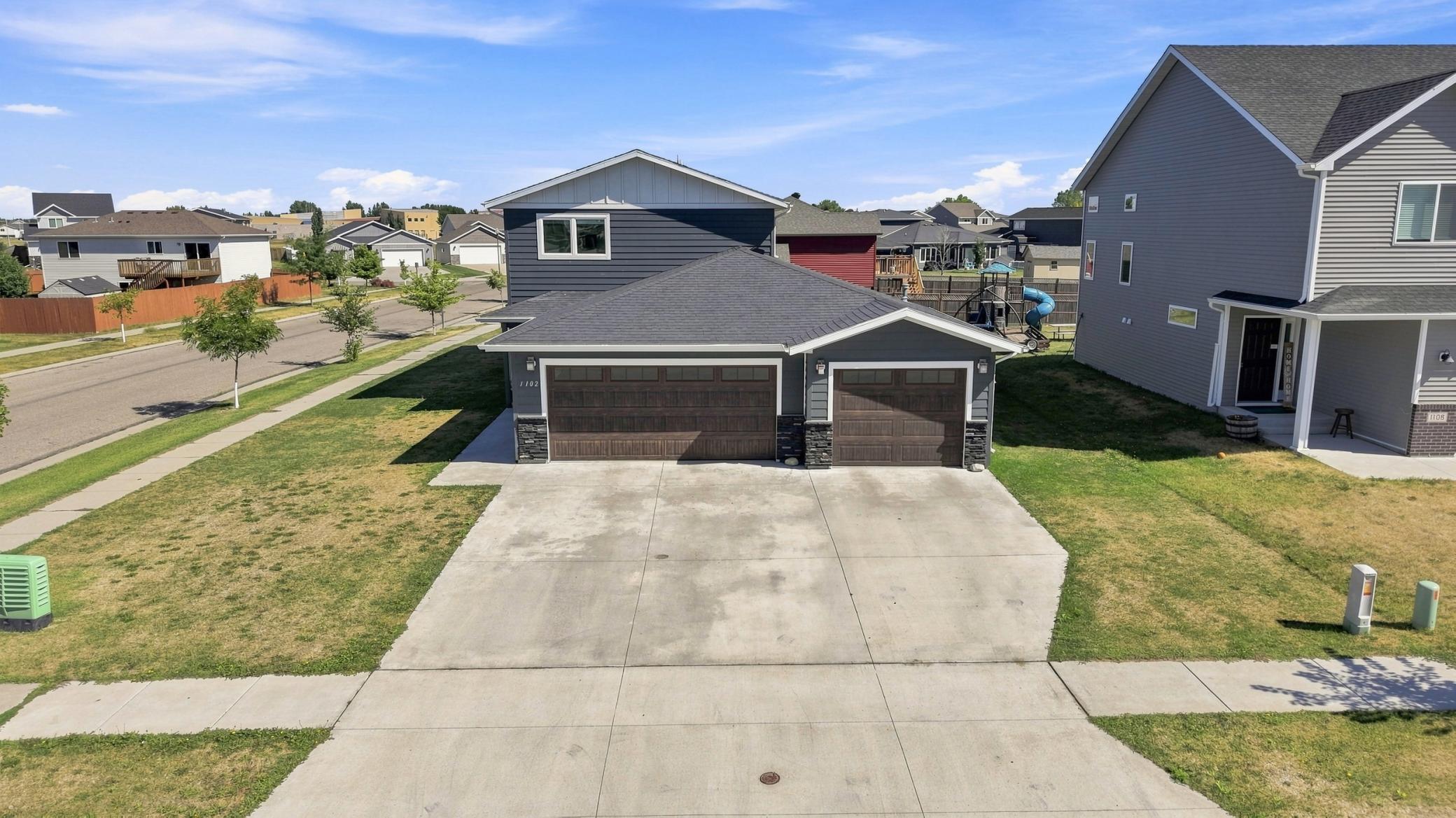 2019 single family home for sale at 1102 LILAC Lane in Moorhead, MN — 4 bed, 3 bath (photo 27 of 42)
