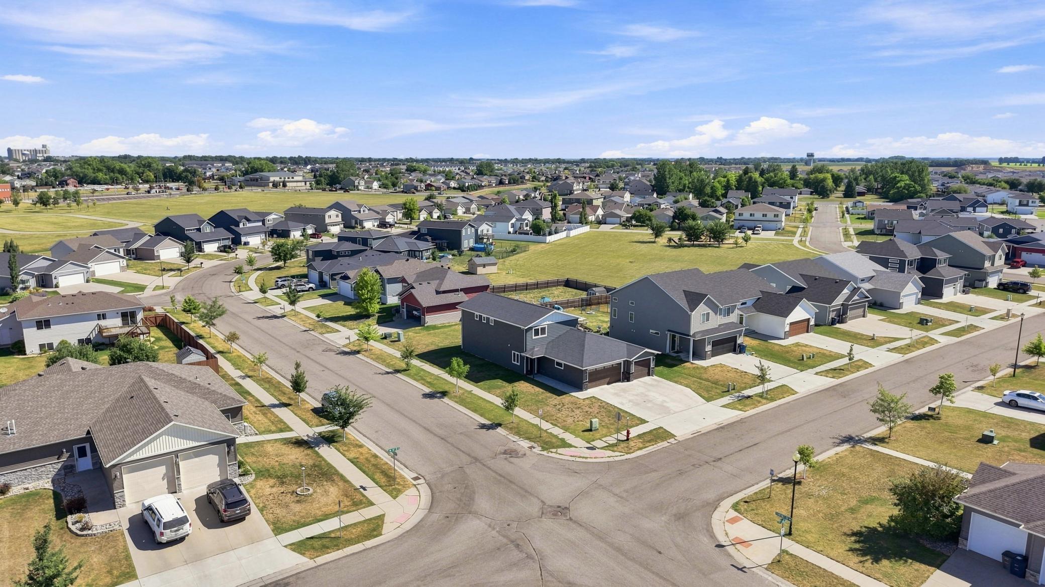 2019 single family home for sale at 1102 LILAC Lane in Moorhead, MN — 4 bed, 3 bath (photo 29 of 42)