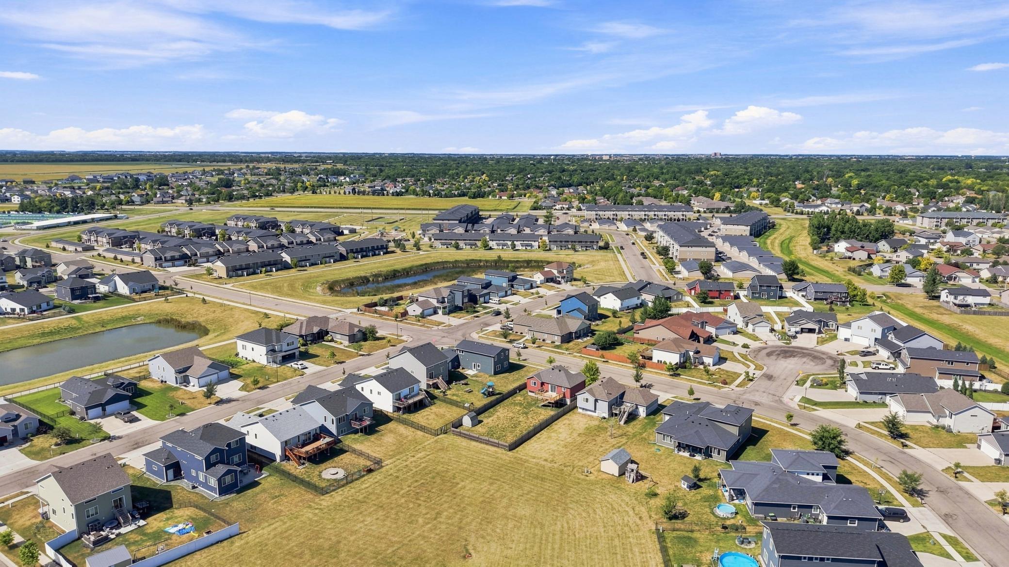 2019 single family home for sale at 1102 LILAC Lane in Moorhead, MN — 4 bed, 3 bath (photo 30 of 42)