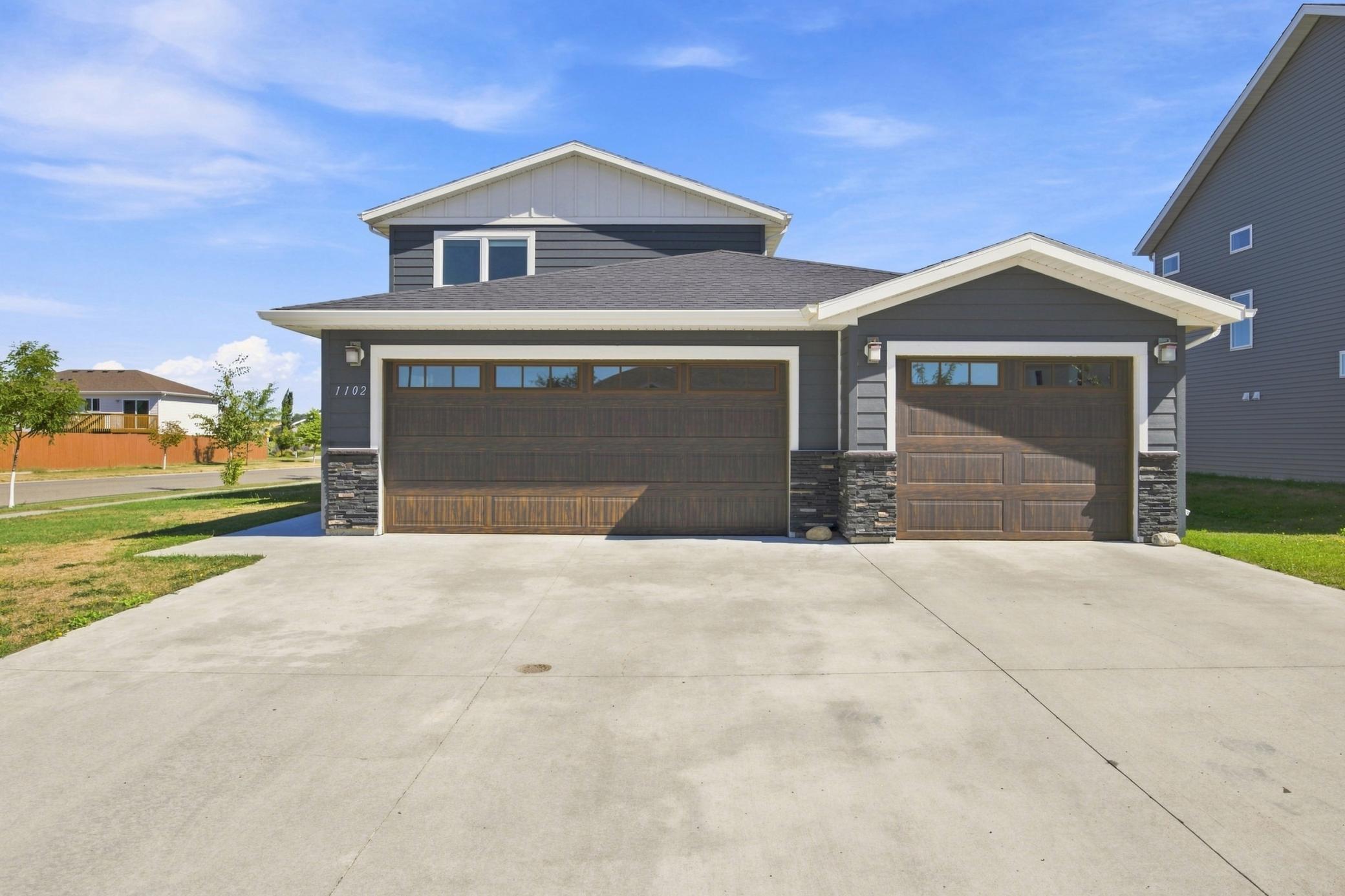 2019 single family home for sale at 1102 LILAC Lane in Moorhead, MN — 4 bed, 3 bath (photo 32 of 42)