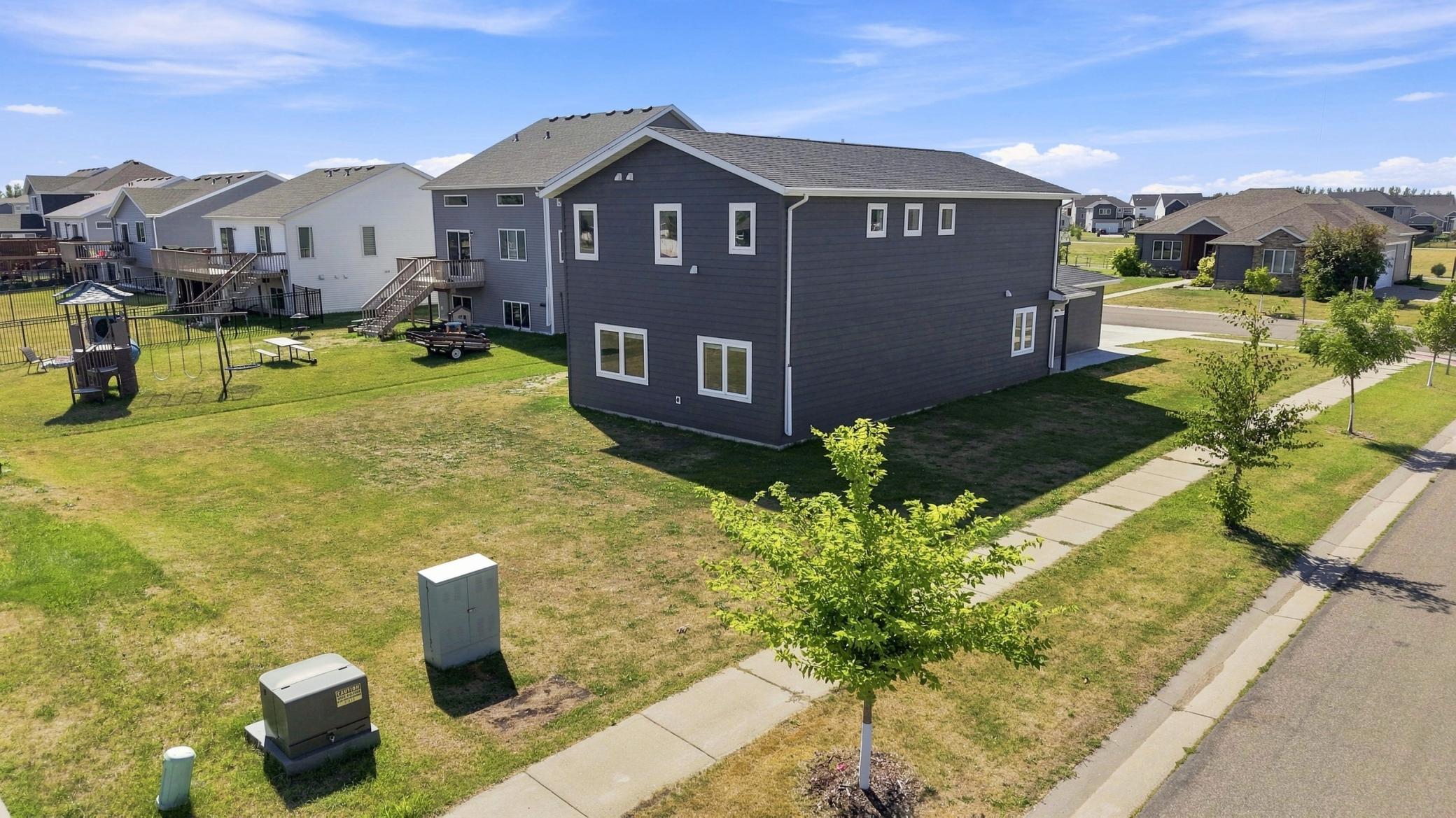 2019 single family home for sale at 1102 LILAC Lane in Moorhead, MN — 4 bed, 3 bath (photo 34 of 42)